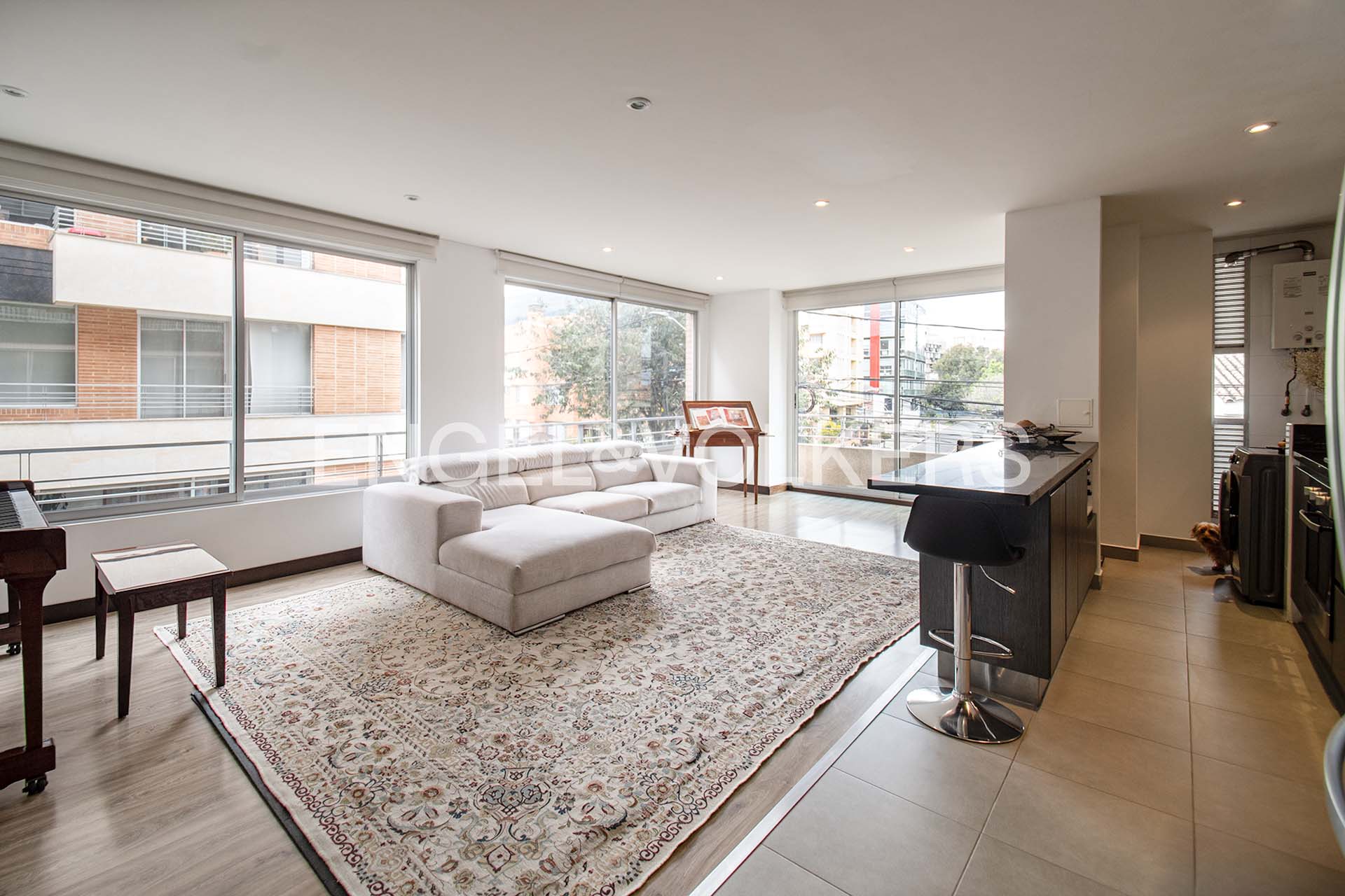 Apartamento con balcón para venta en San Patricio