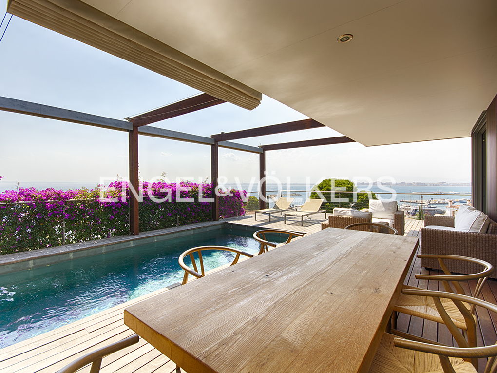 Espectacular villa moderna con vistas al mar