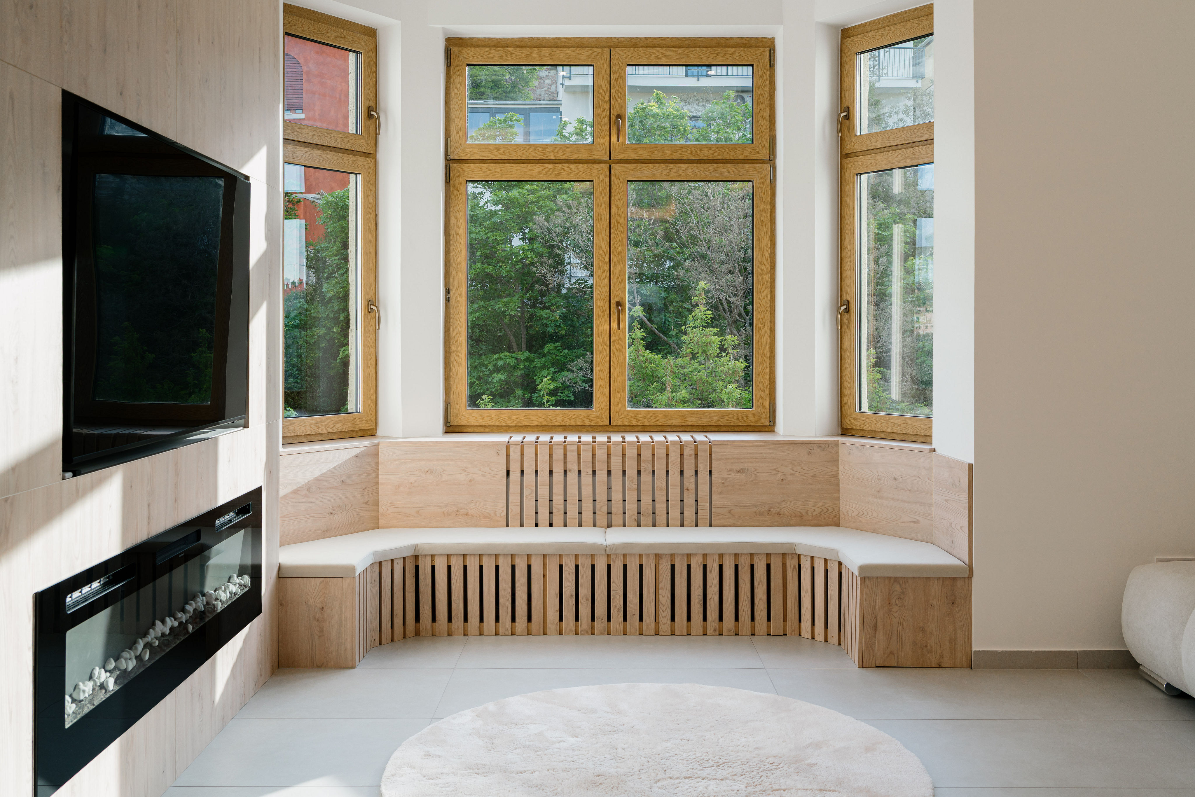 Awaiting its first resident: this luxury 3-bedroom apartment with a green view in Budapest’s 1st District