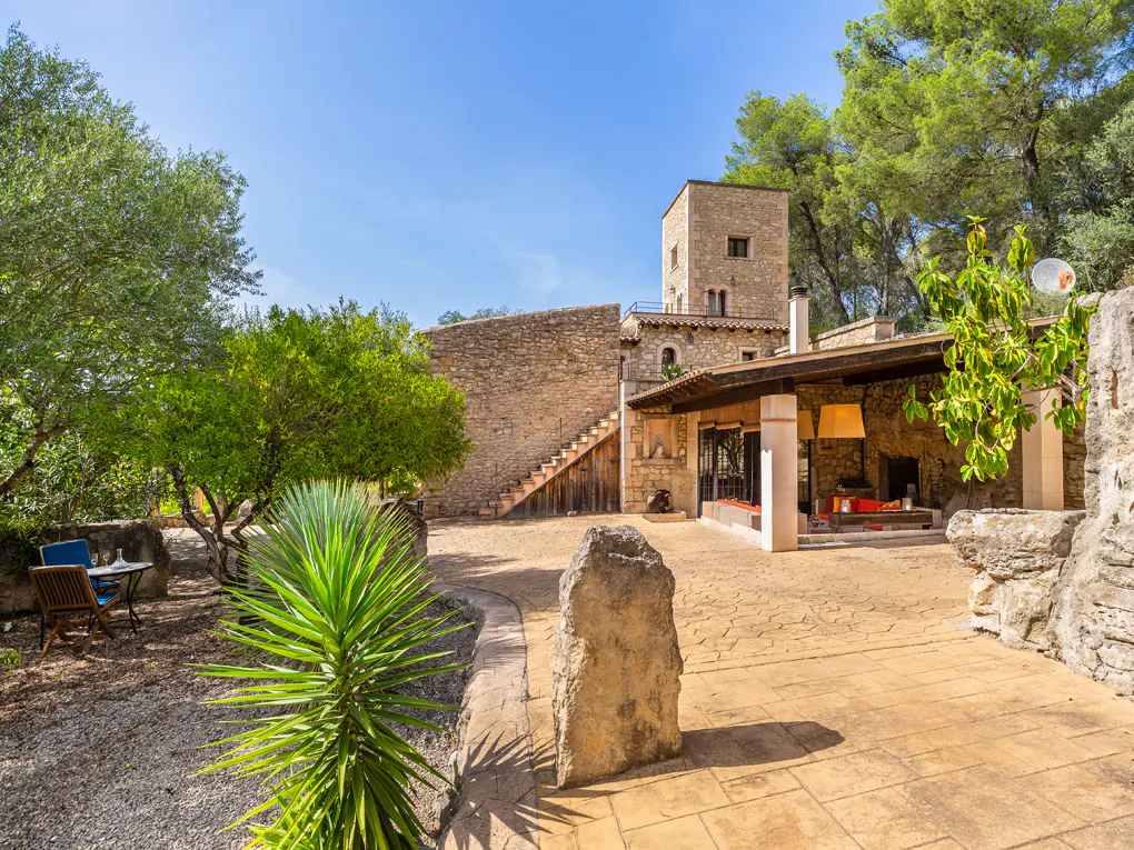 Country house with pool and garden in Montuiri