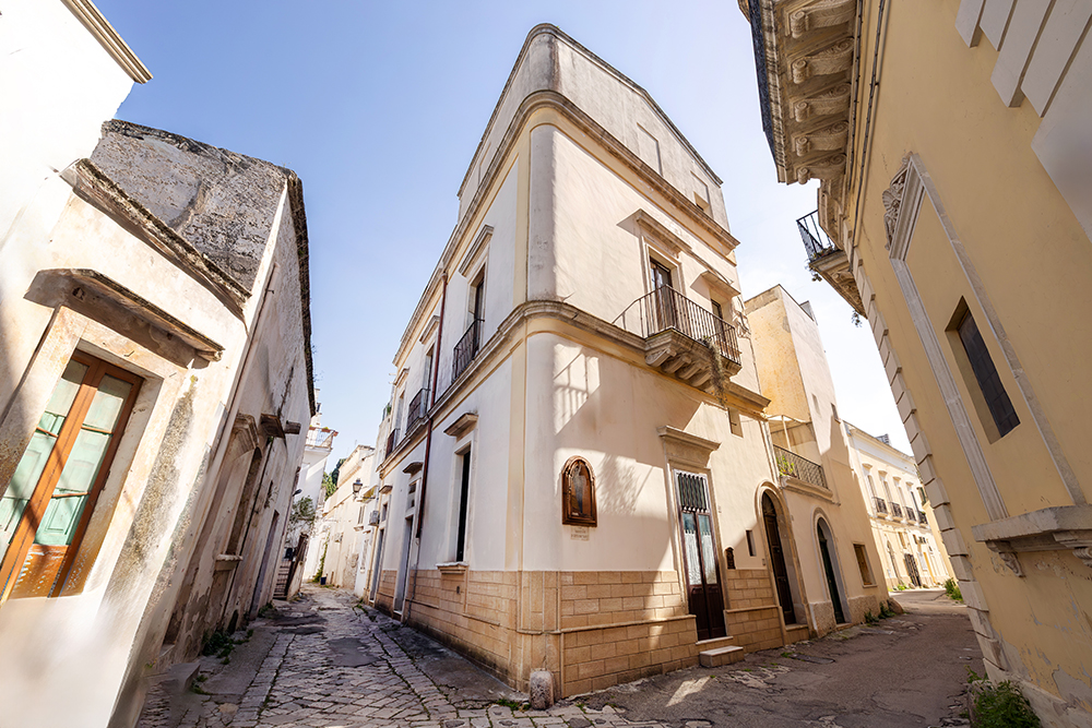 Palazzotto con 3 appartamenti