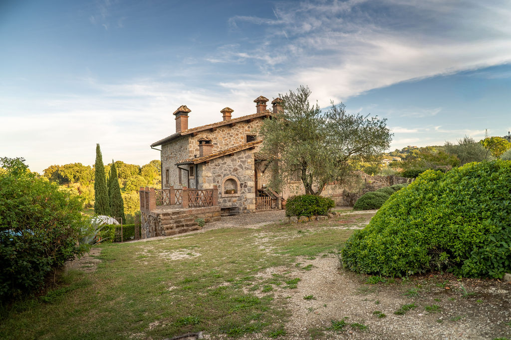 Farm stay with grounds and panoramic views of Orsini Castle, Soriano nel Cimino