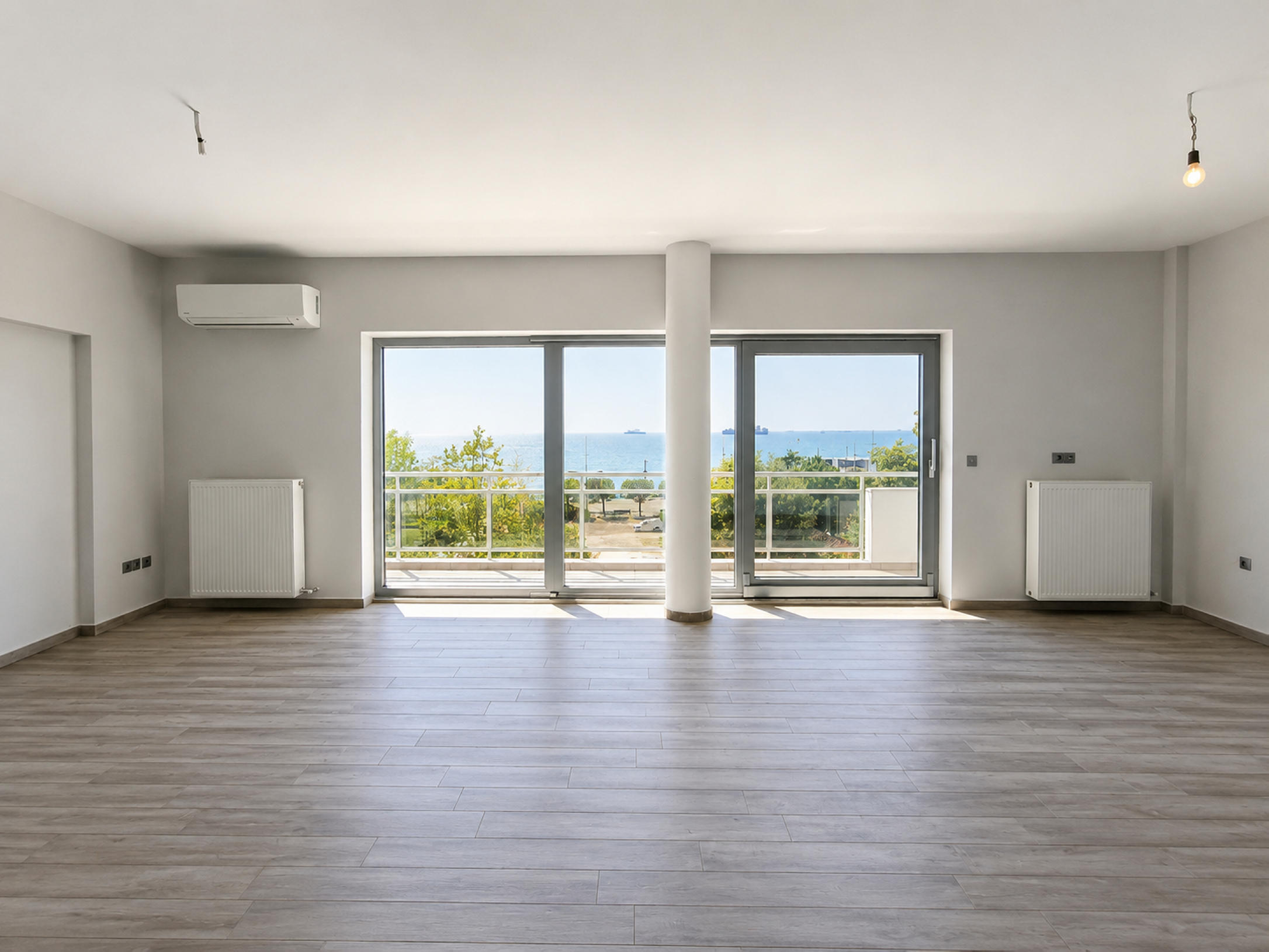 Third-floor apartment in Nea Paralia with unobstructed sea view