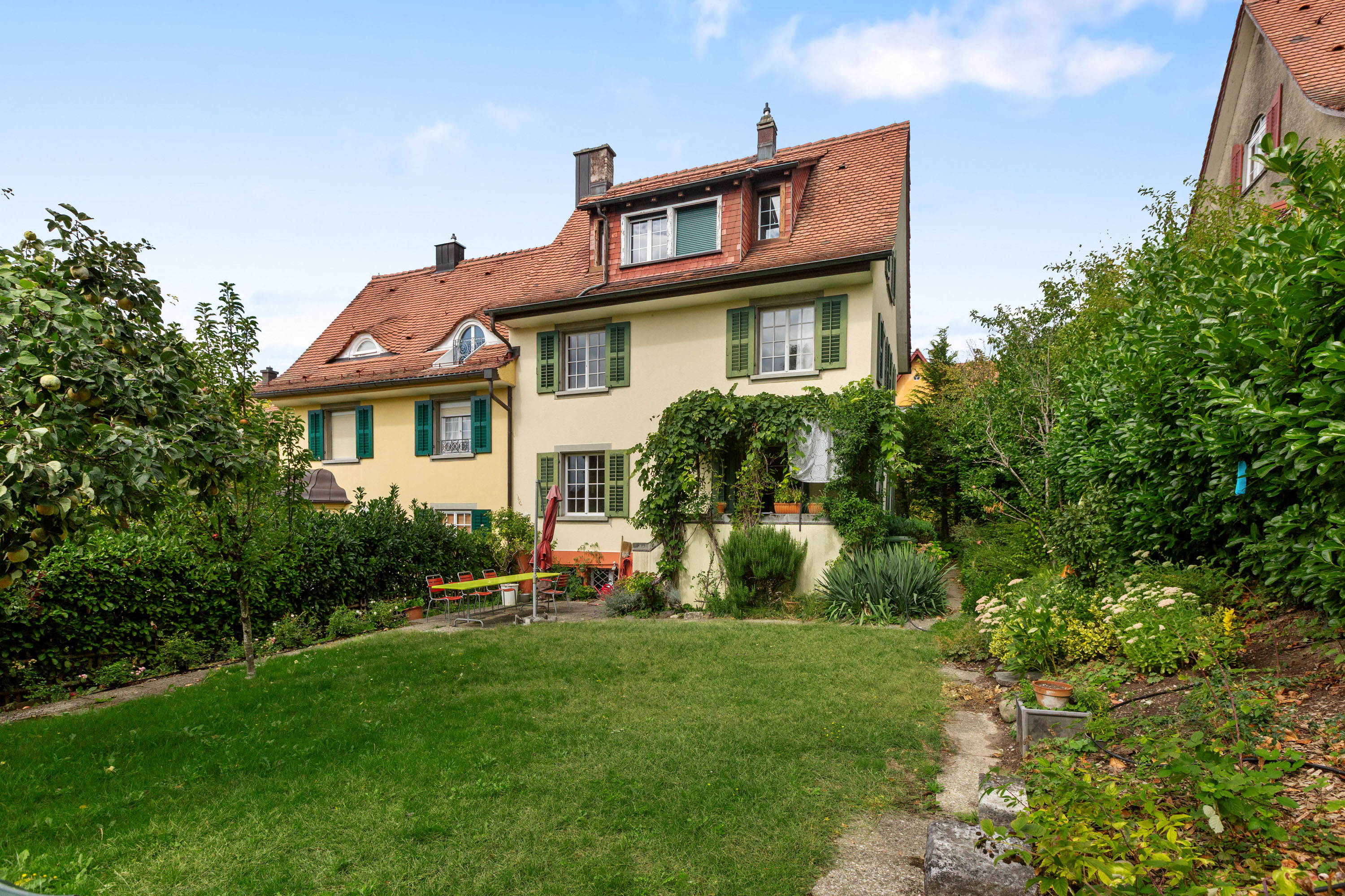 Doppelhaushälfte mit grossem Garten