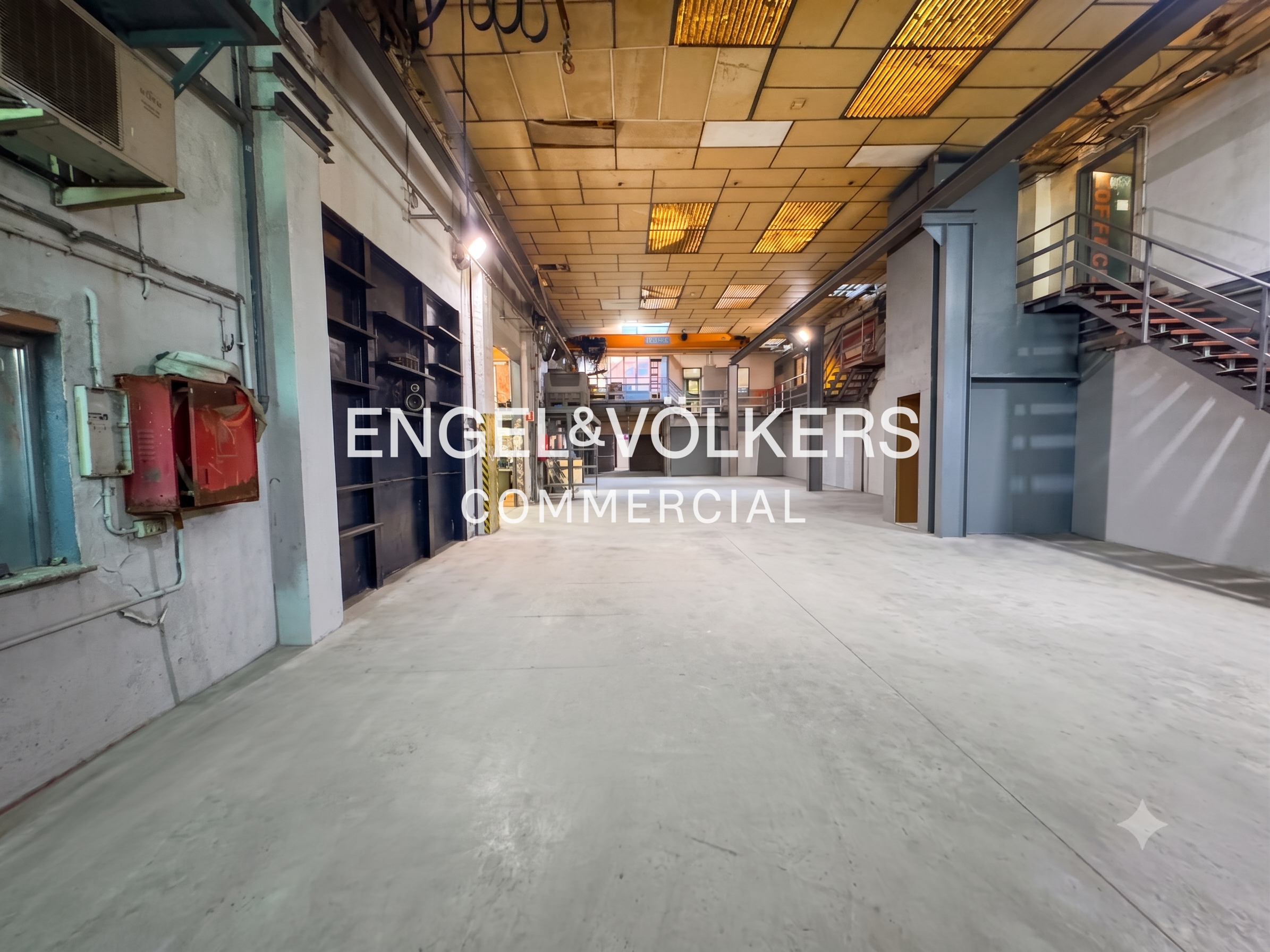 Nave industrial de 1.120 m² en La Maquinista con hasta 830 m² de ampliación posible