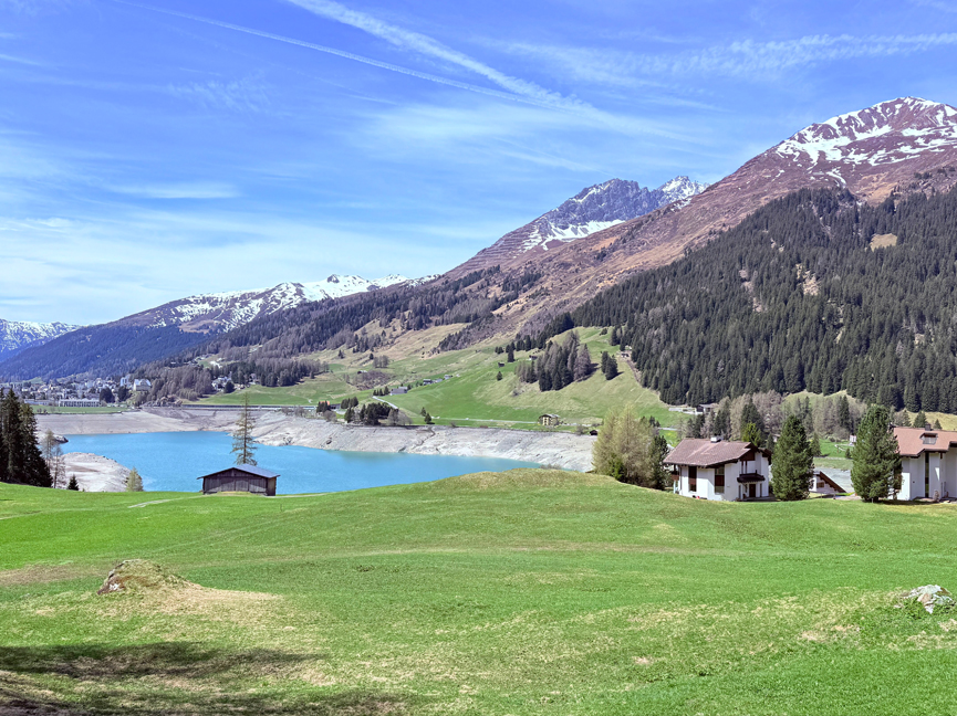 Seelage trifft Bergblick – Panoramawohnung am Davosersee
