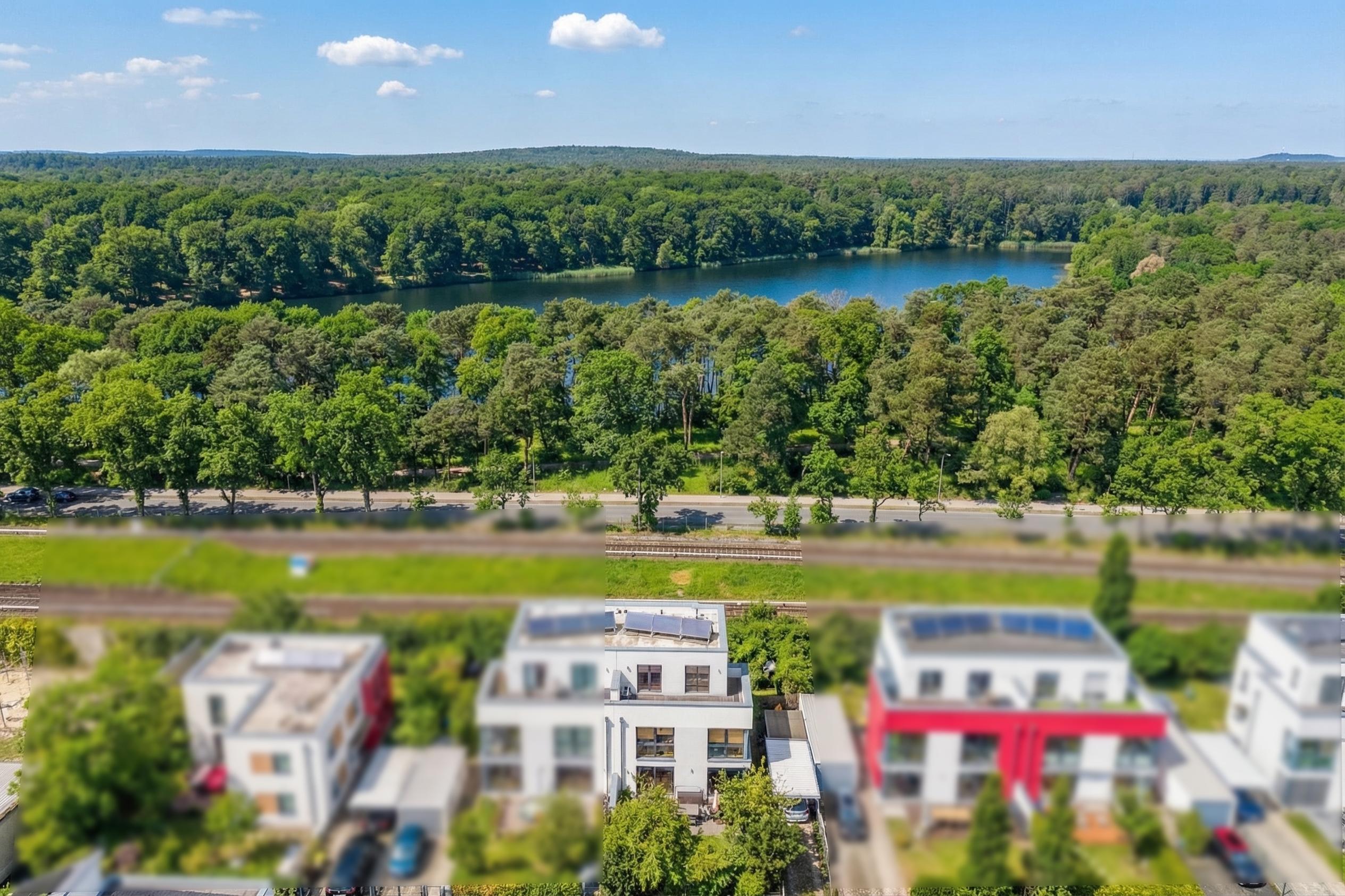 Mit der Familie sorgenfrei in die Zukunft -
Energieeffiziente Doppelhaushälfte mit schönem Blick auf den Schlachtensee aus den oberen Etagen