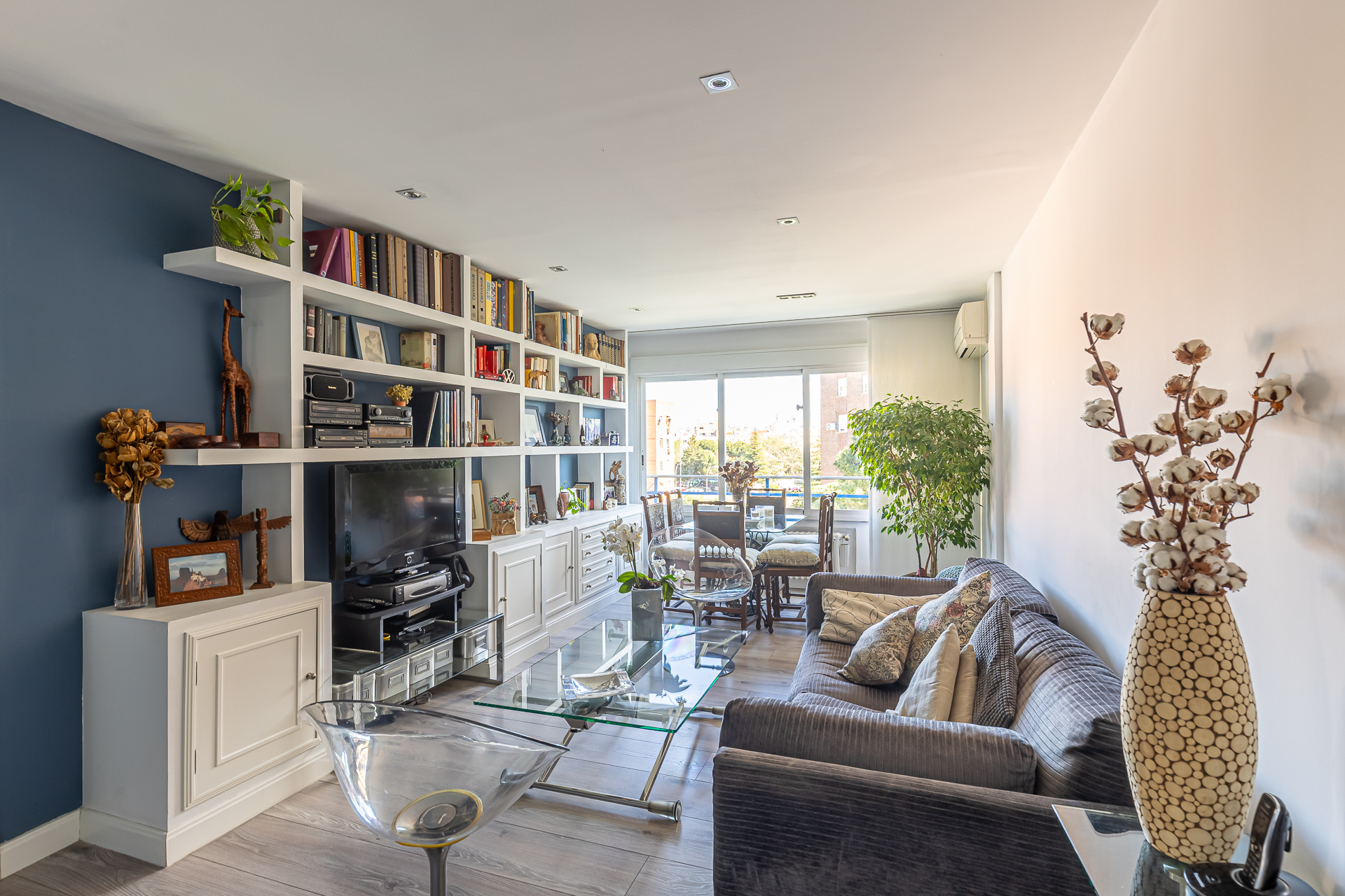 Bright apartment in a complex with pool