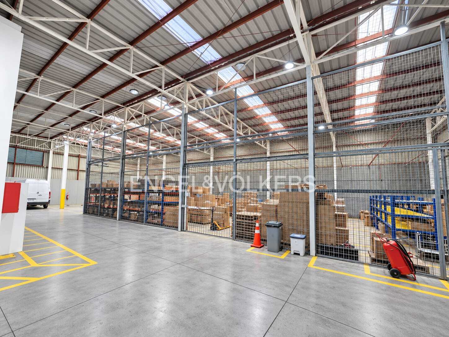 Bodega con oficina en Arriendo Chillan 940 m2
