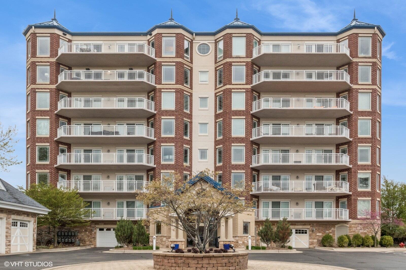 Breathtaking Lakefront Penthouse Duplex