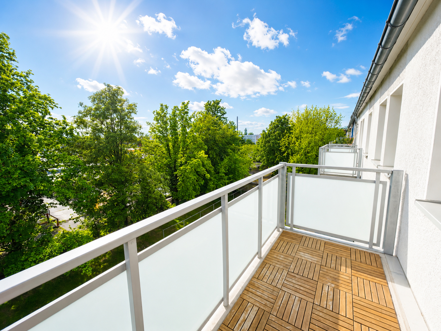 Wunderschöne 4 - Raumwohnung in Top Lage mit Einbauküche und Balkon
