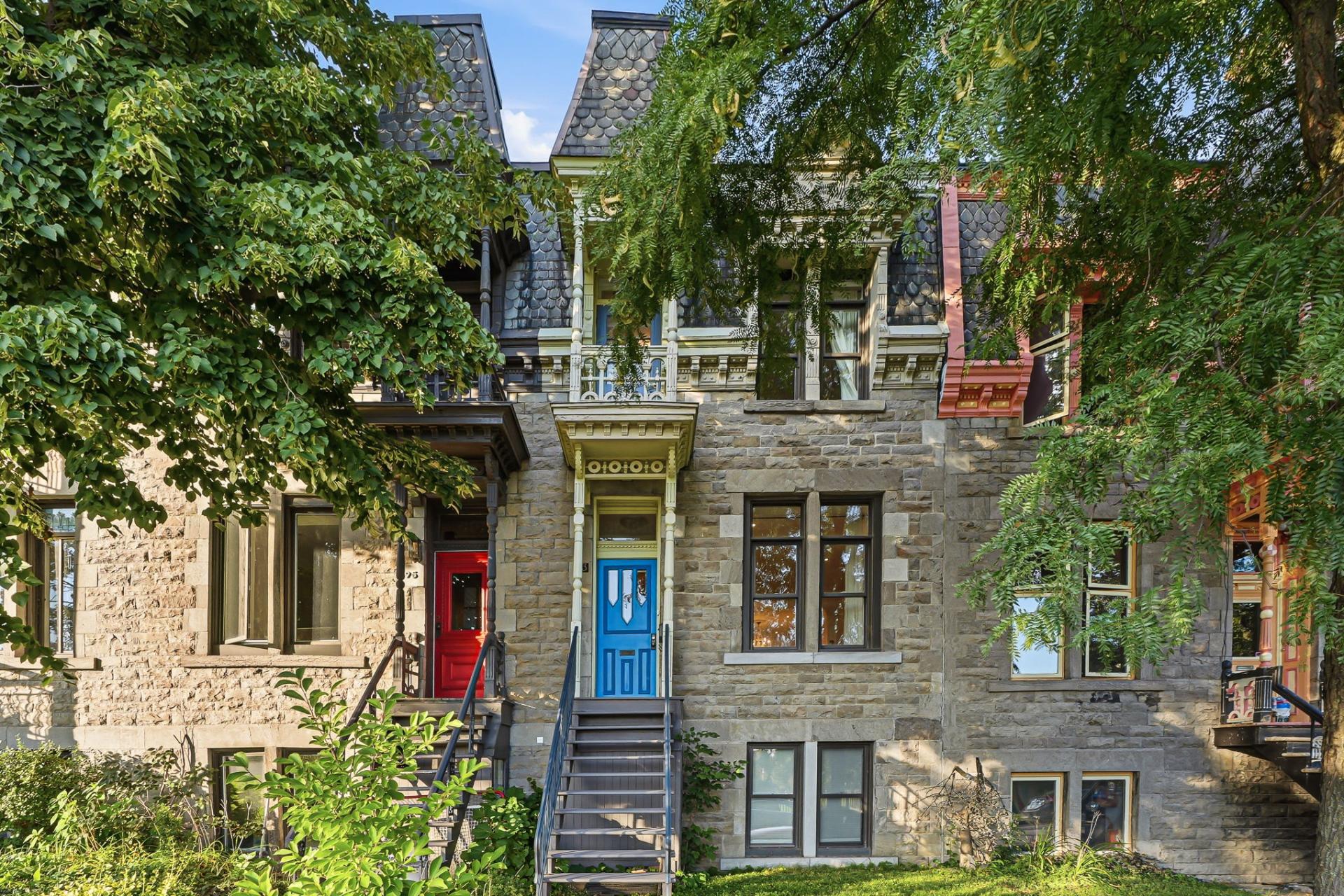 Charming residence blending comfort and privacy