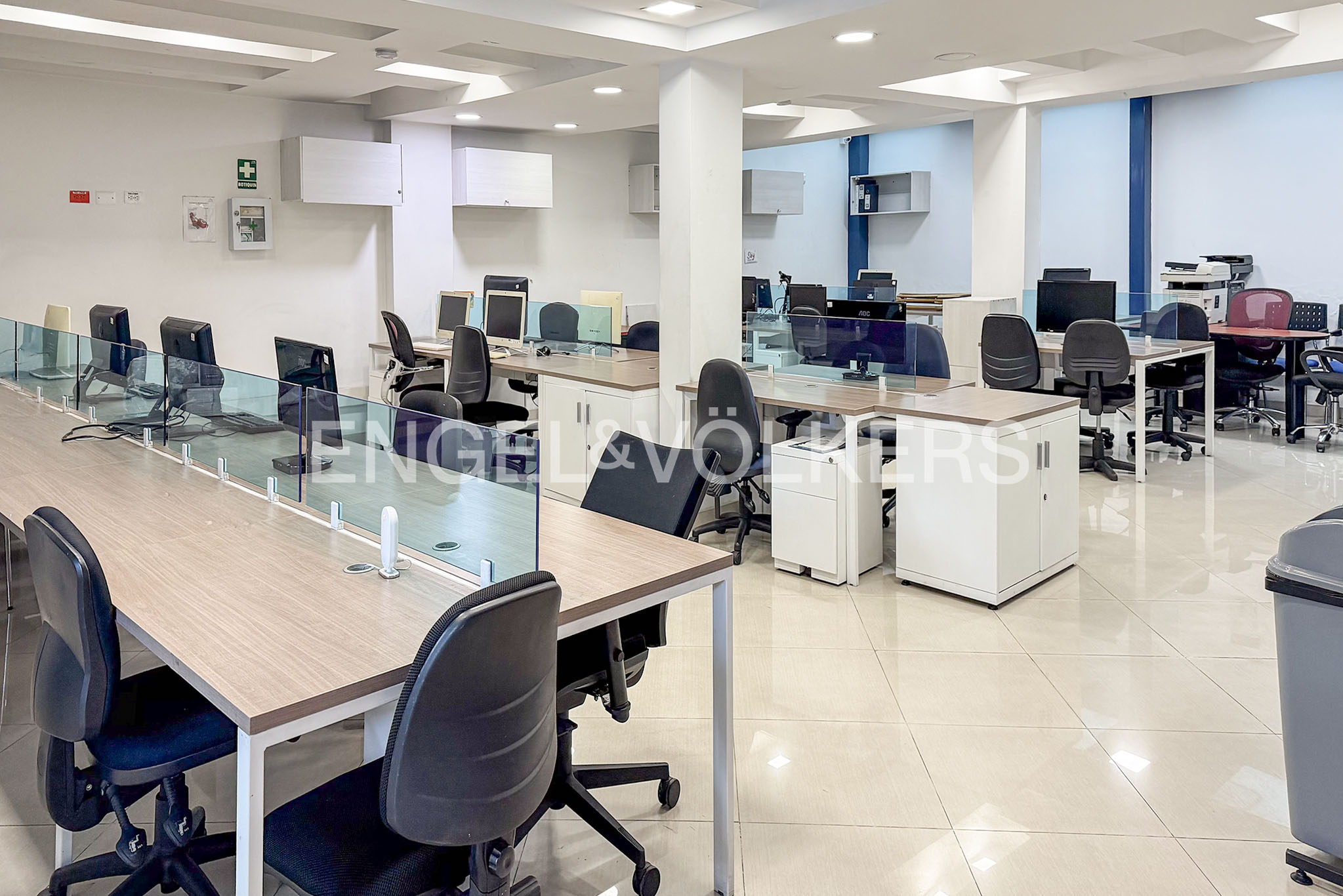 Oficina en arriendo con mobiliario sobre la Av Caracas