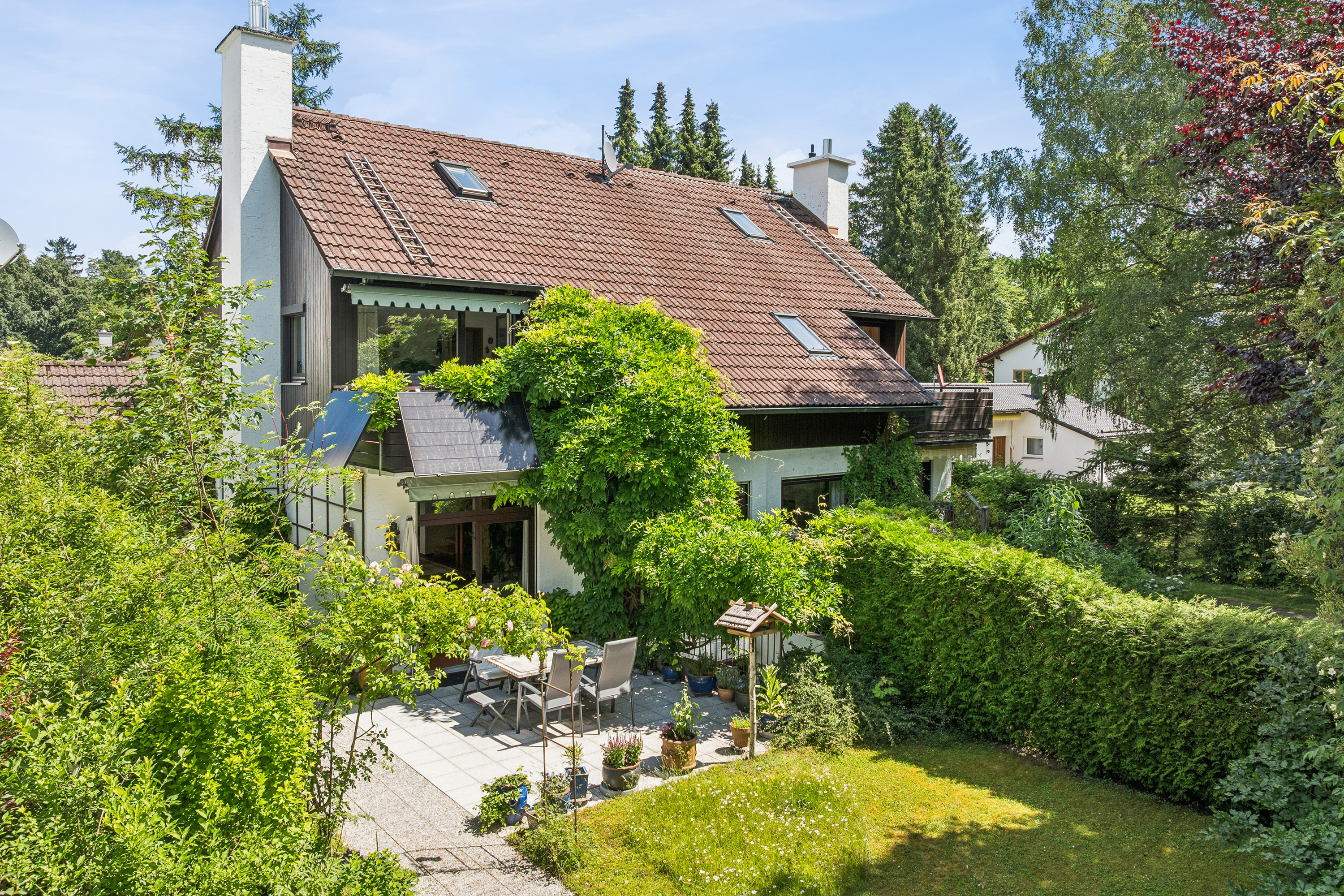 Green oasis in sought-after Straßlach location