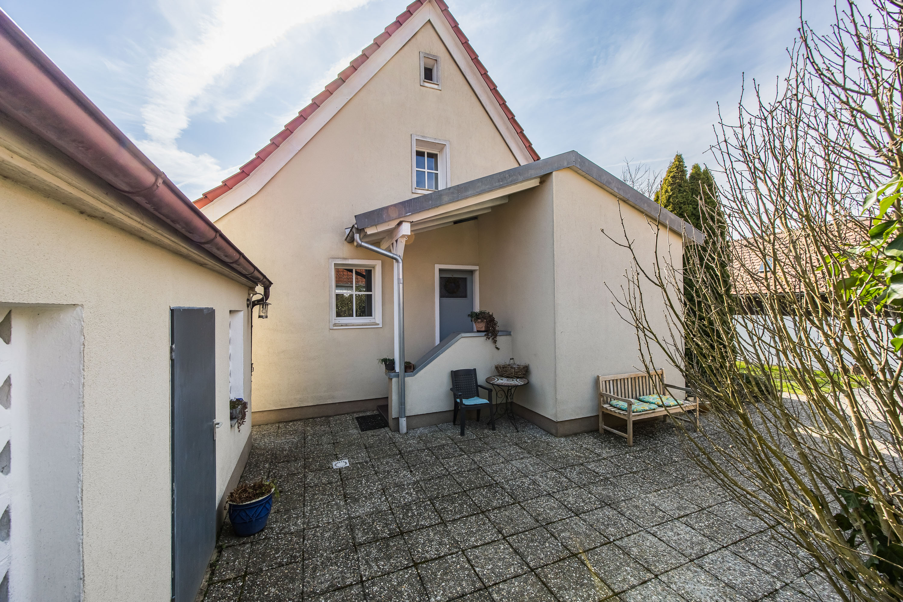Charmantes Einfamilienhaus mit liebevoll angelegtem Garten in ruhiger Lage