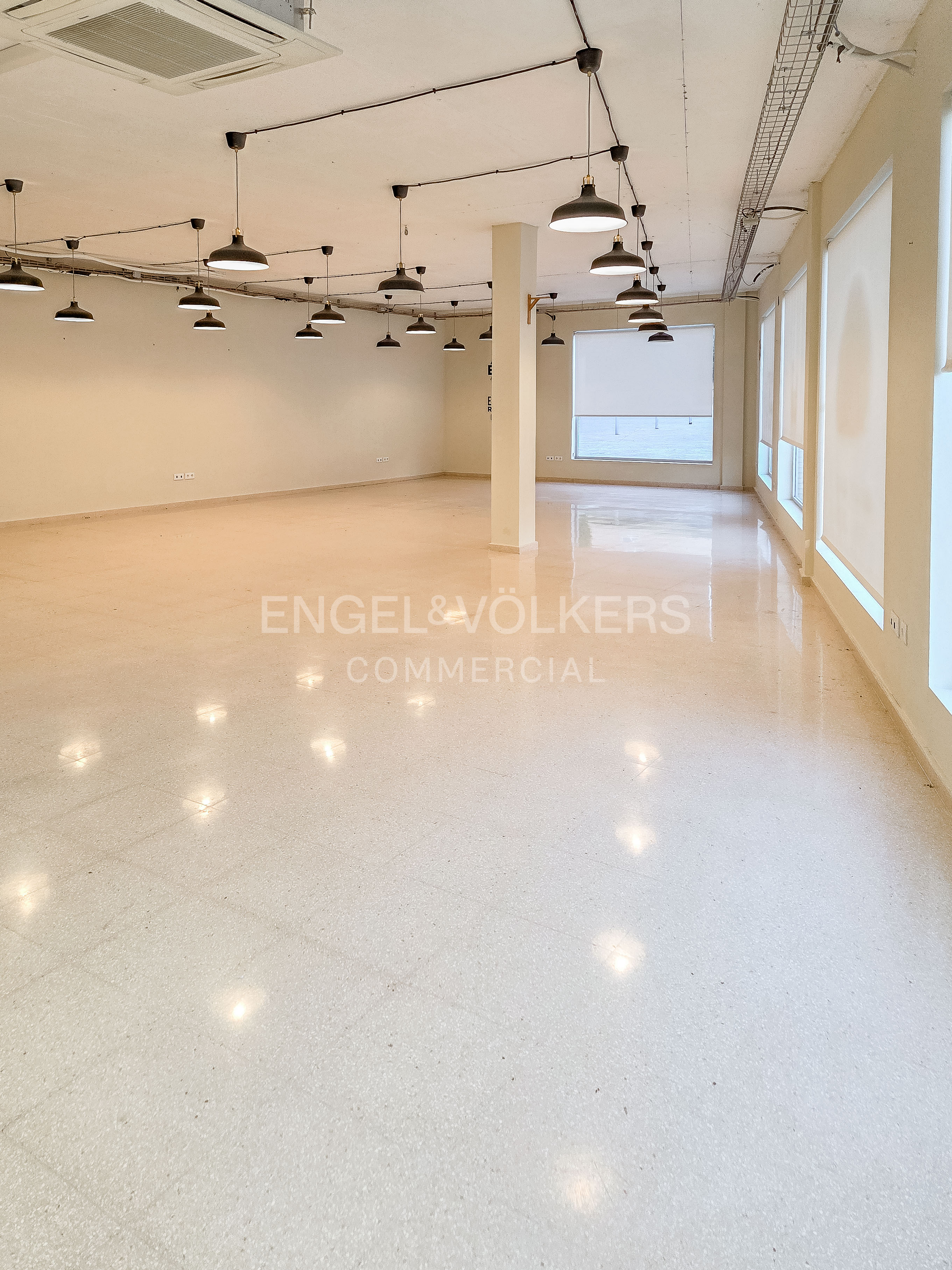 Amplio activo comercial en Sitges