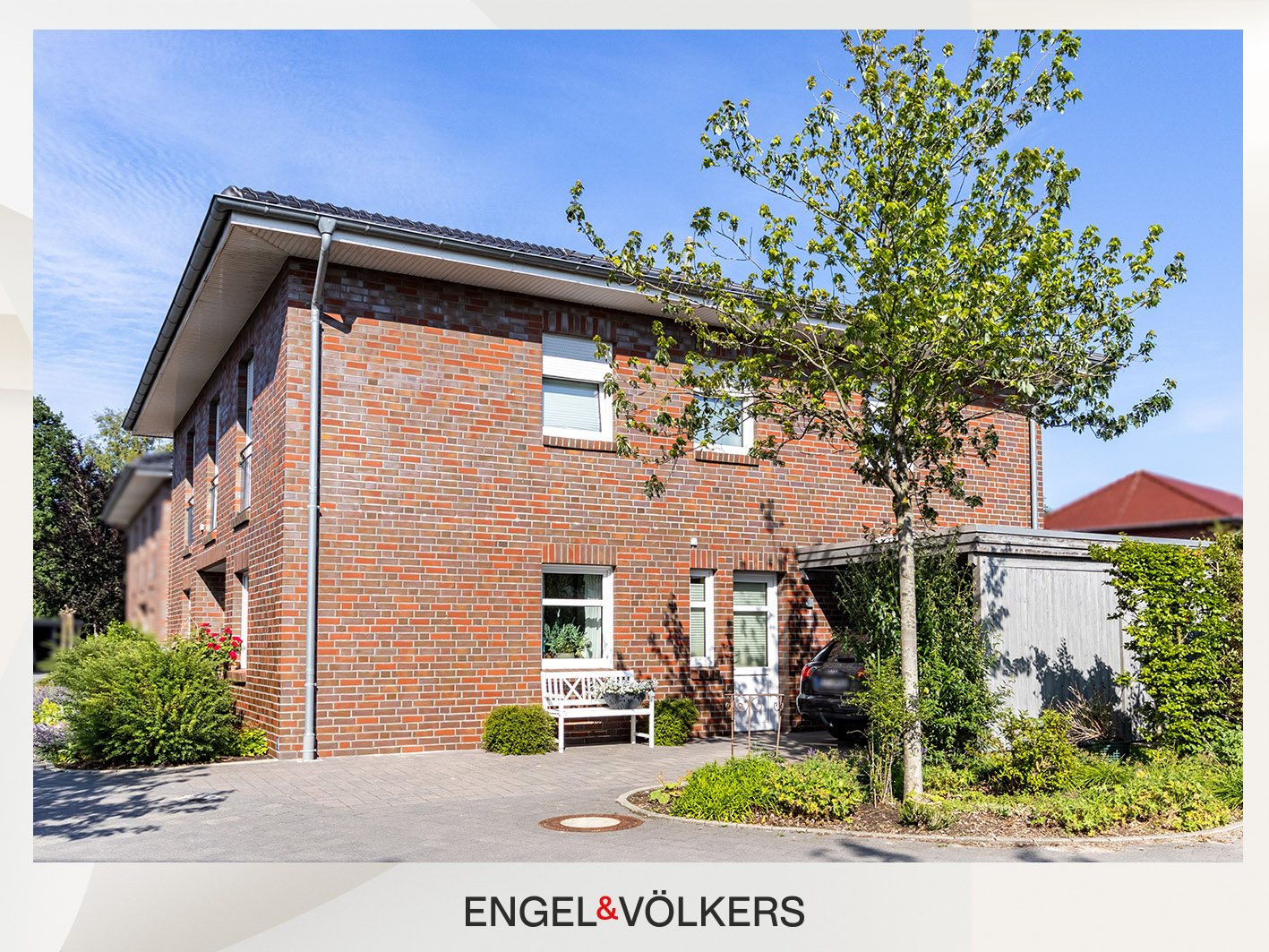 Moderne Obergeschosswohnung mit Balkon in zentraler Lage !