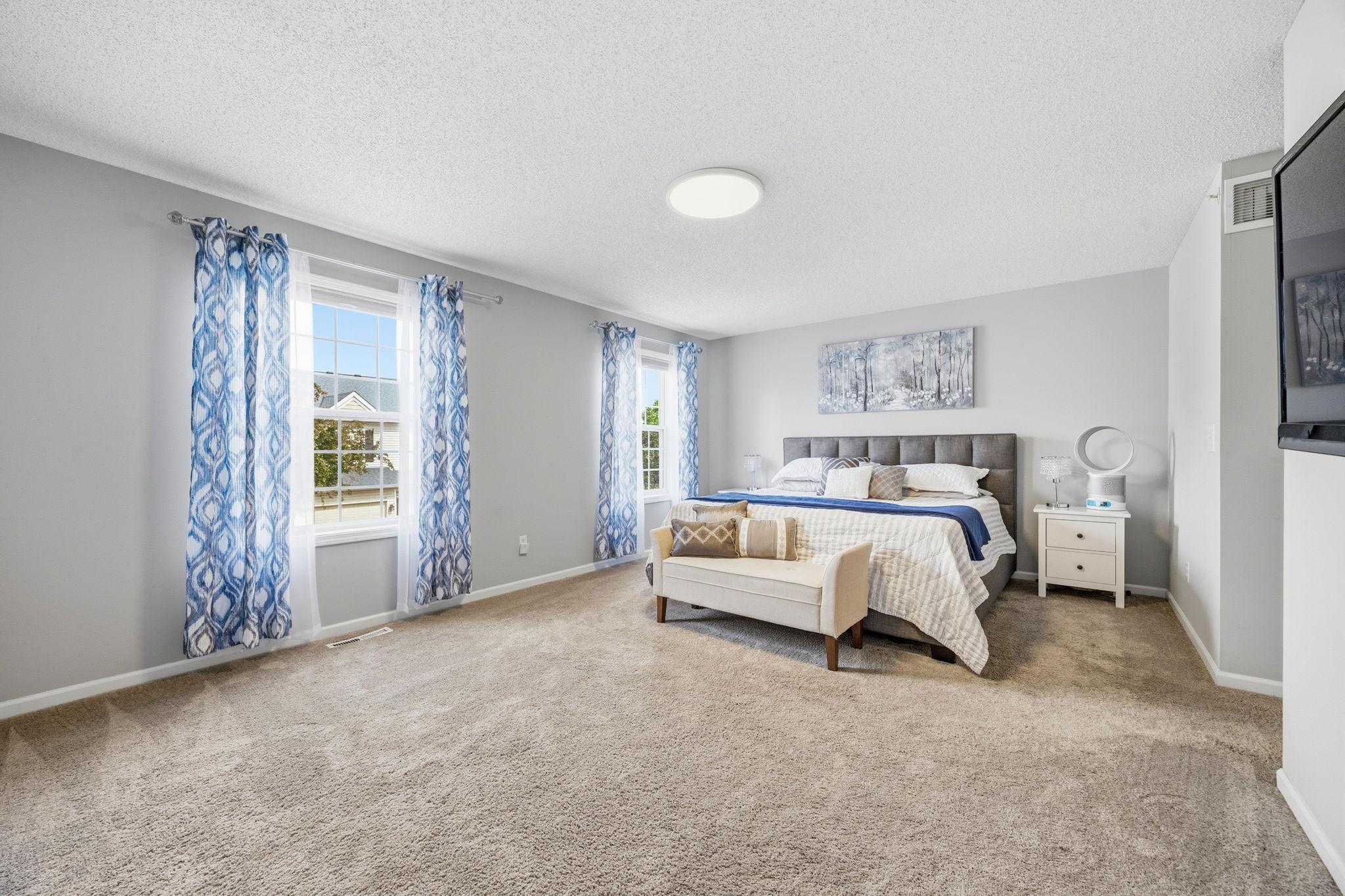 Updated Plymouth Townhome in The Reserve