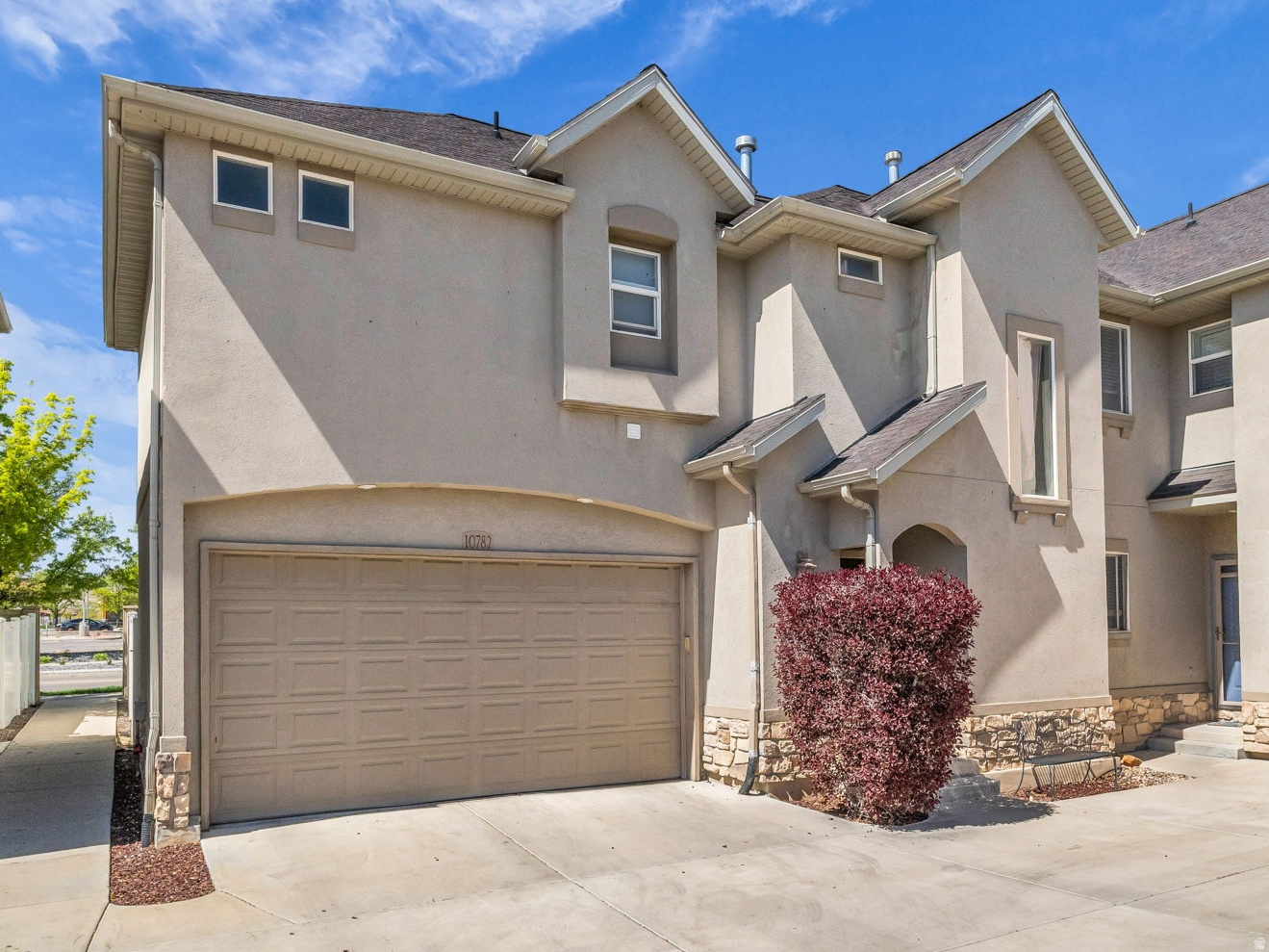 Beautiful, Bright Townhome in Ideal Location