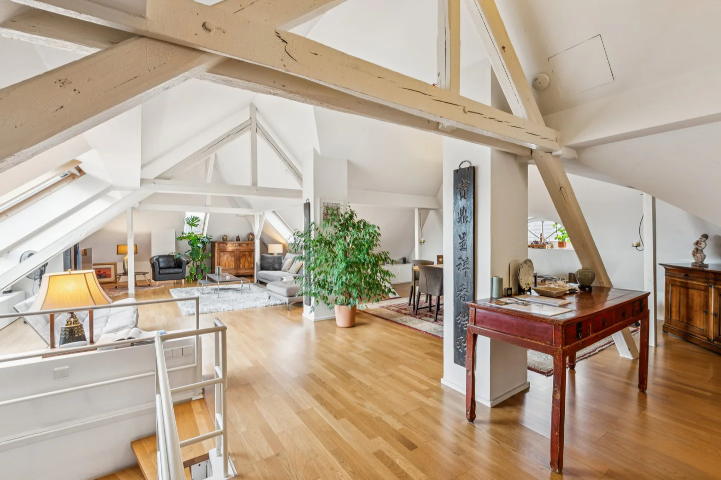 Dachgeschoss-Maisonette mit Altbaucharme in Oberkassel - Photo 1