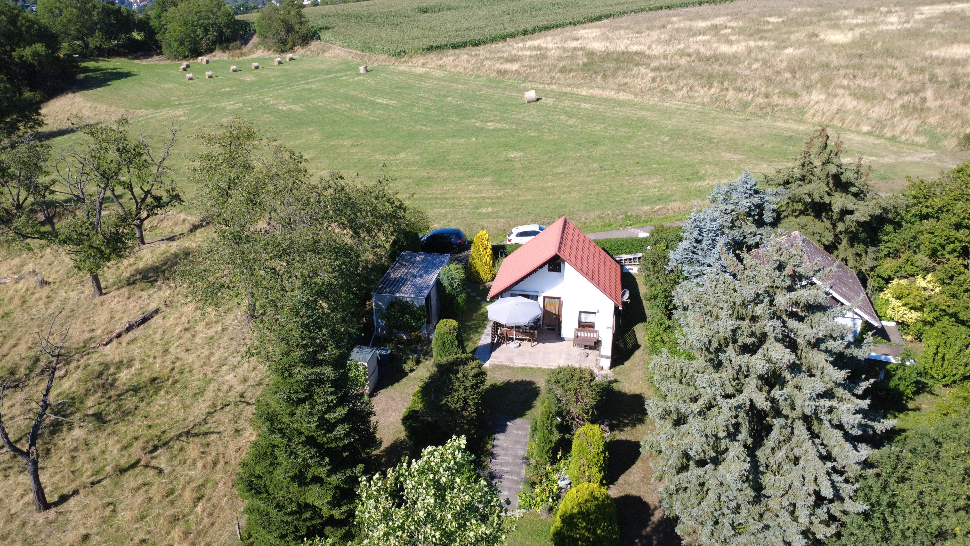 Charmantes Wochenendhaus mit Garten, Terrasse und Garage im Kuhndorftal