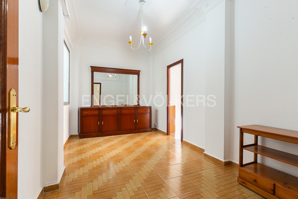 Sunny and spacious flat in Monteolivete