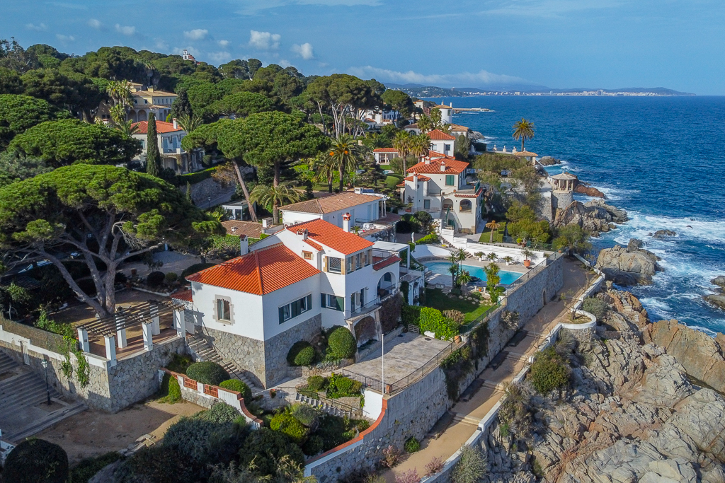 Villa exclusiva en primera línea de mar en La Gavina