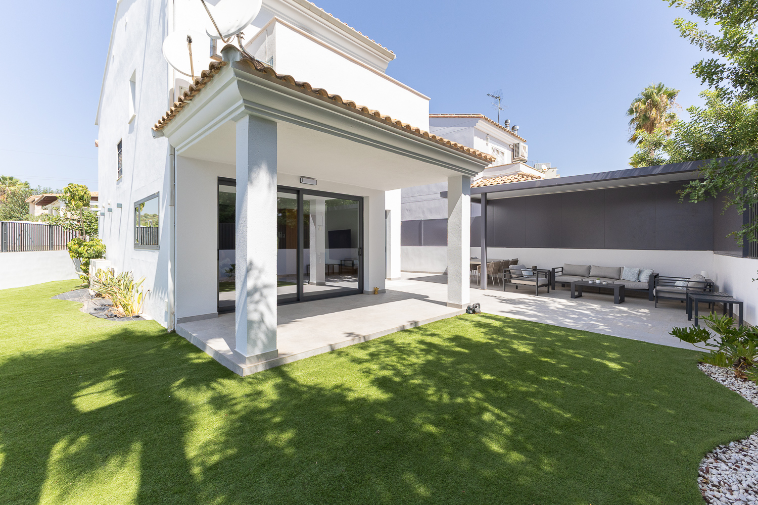Exclusiva villa reformada en la zona más tranquila de Alfinach.
