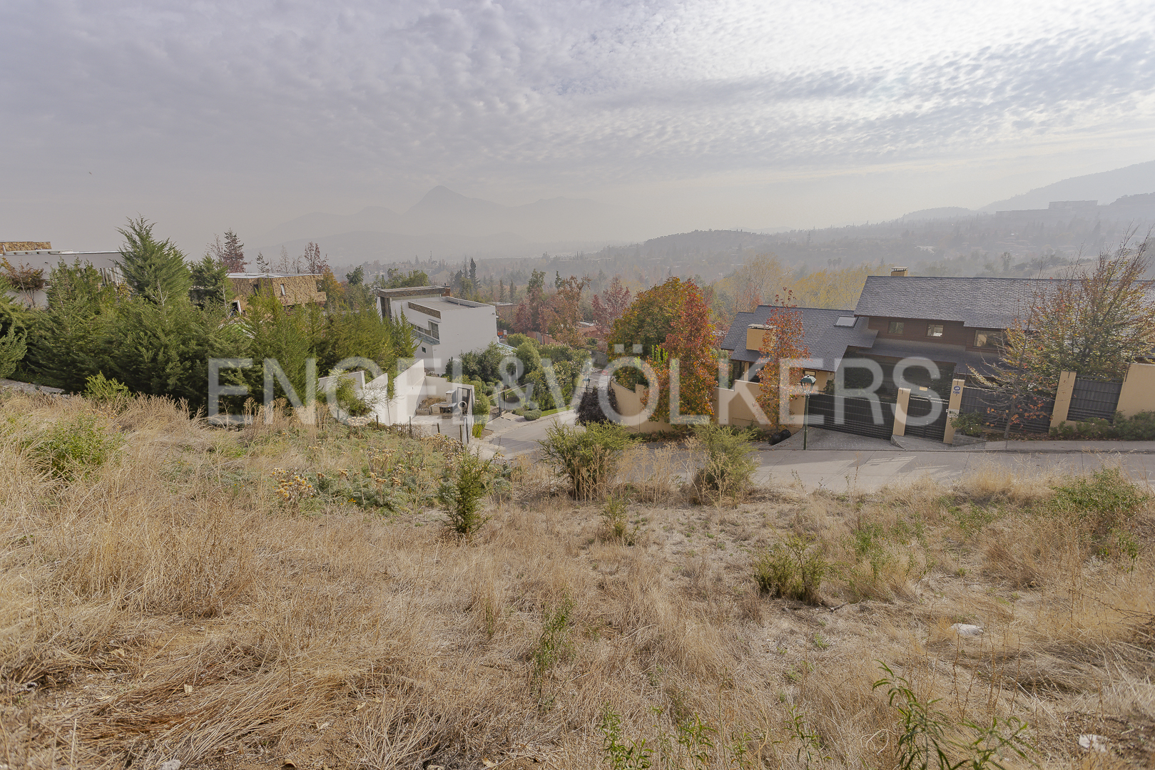 Atractivo terreno con vista en Camino del Sol