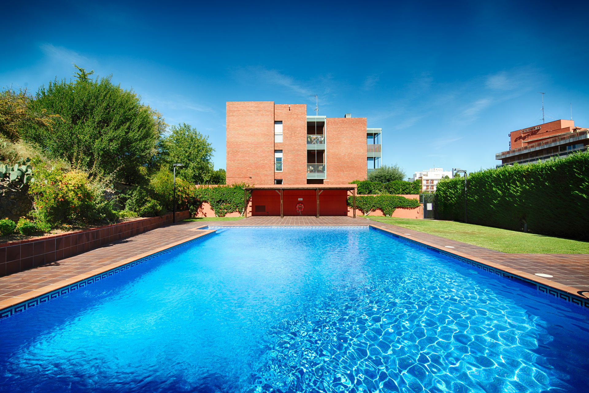 Apartment with pool and parking in an excellent area of Figueres