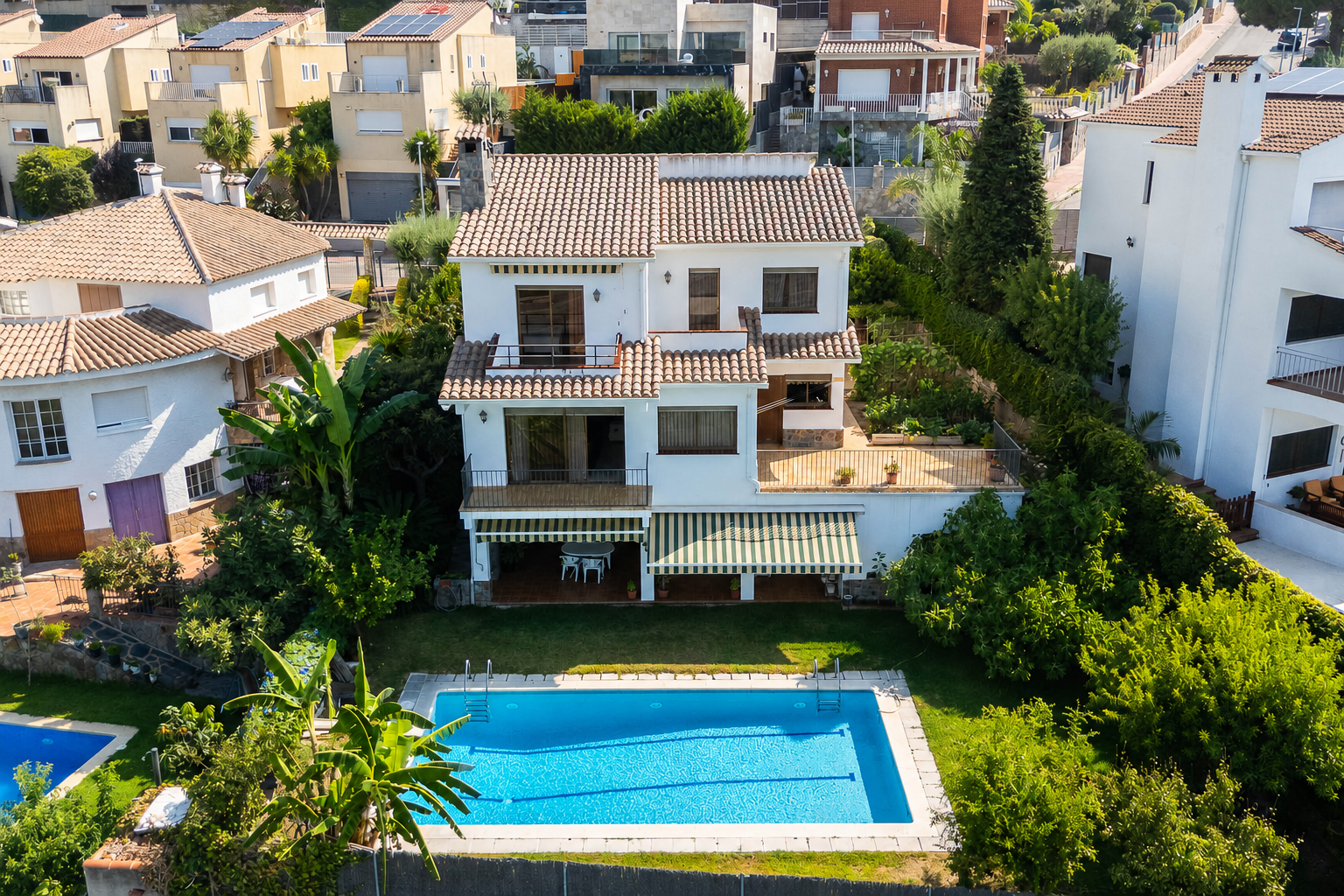 House with pool and panoramic sea views in Teià