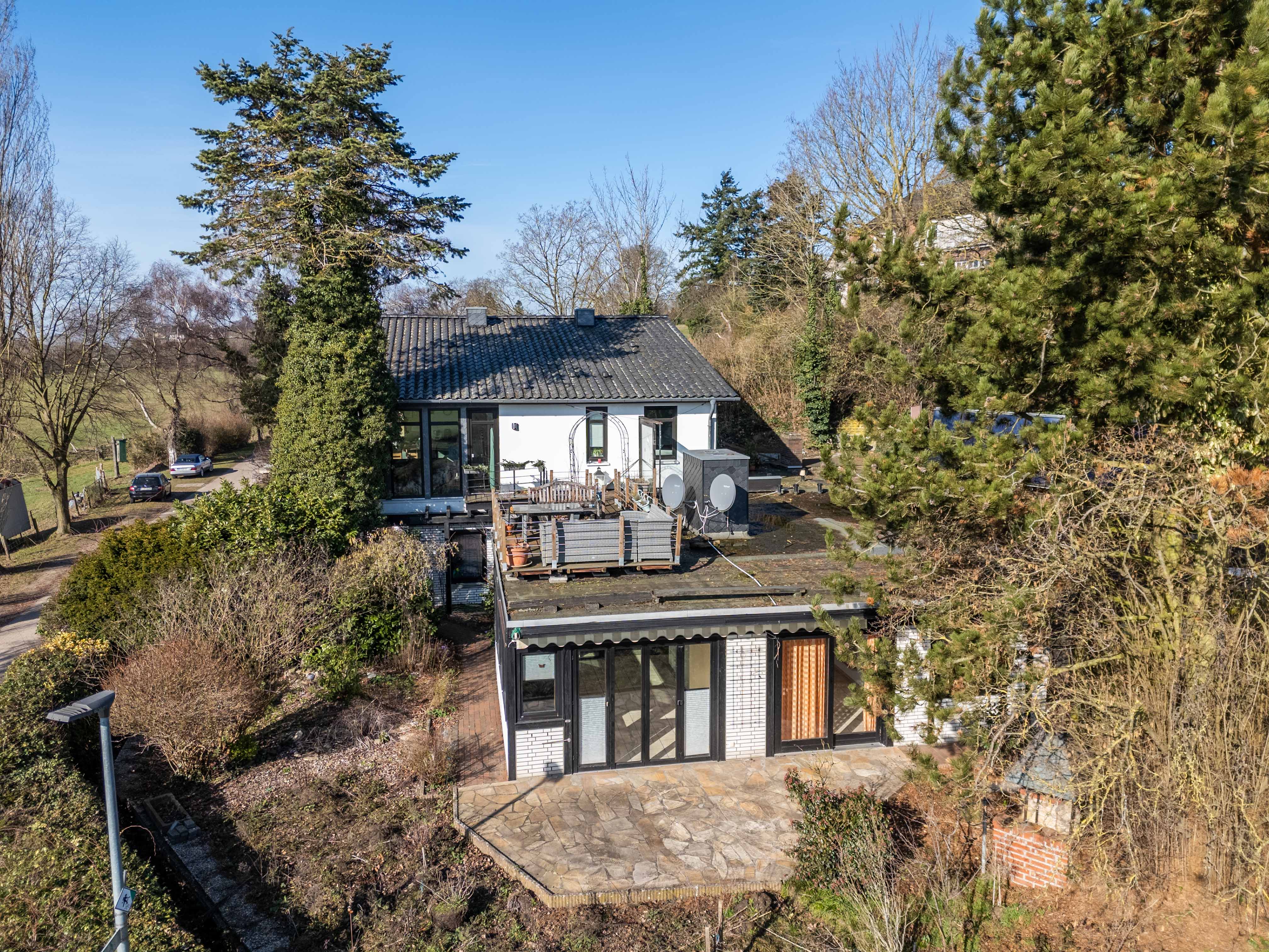 Besonderes Zweifamilienhaus in exklusiver Lage an der Marsch