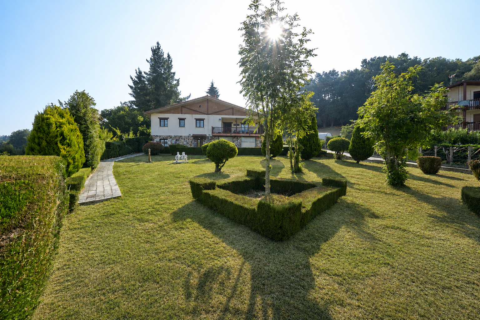 Casa junto al Gorbea con vistas privilegiadas, parcela singular y txoko