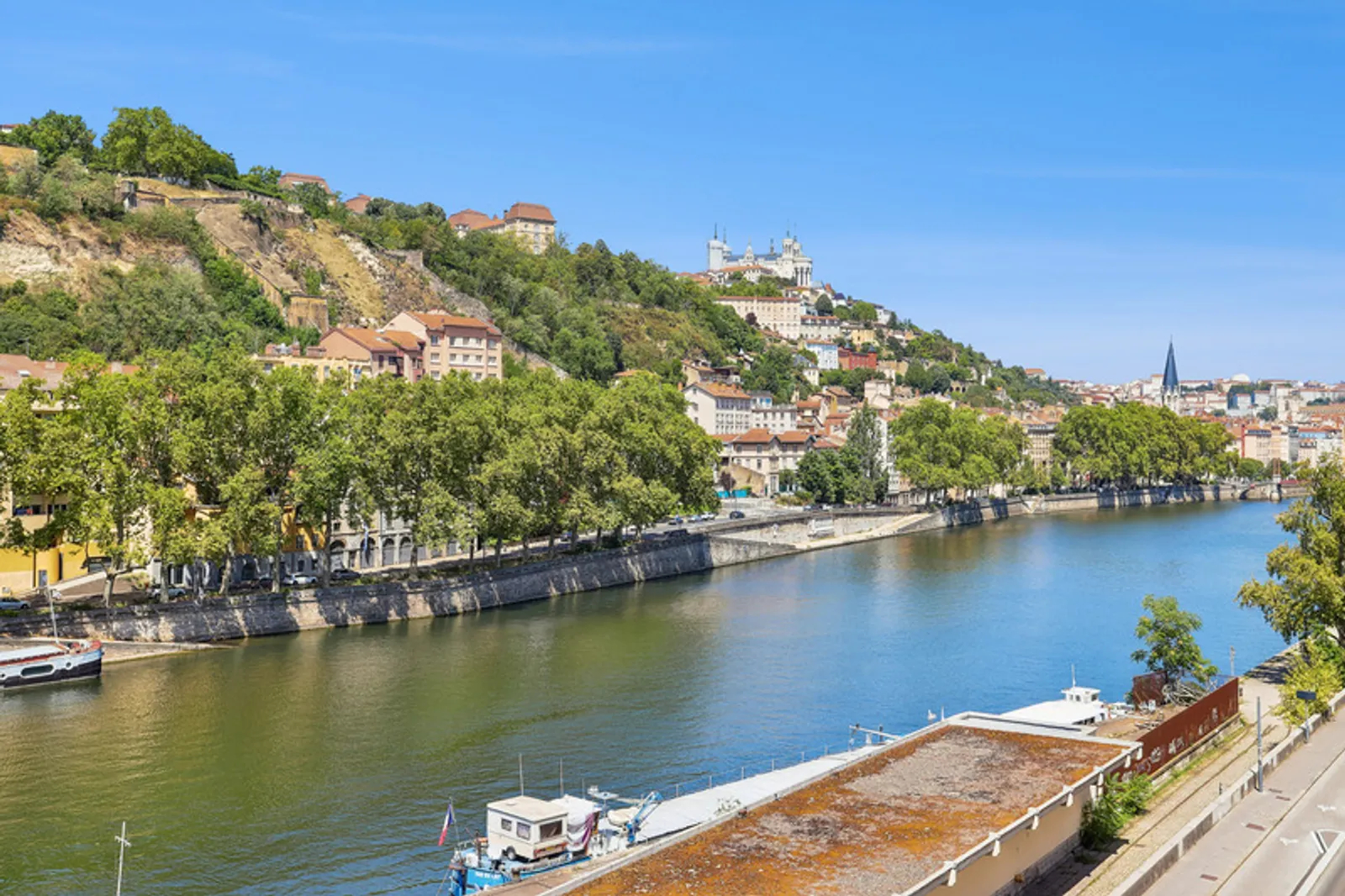 Ainay, 241 m² family apartment bathed in light, with views over the Saône River
