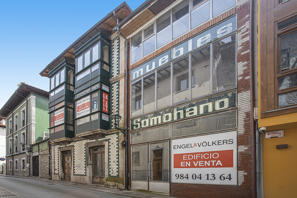 Interesting real estate investment in the town of Llanes