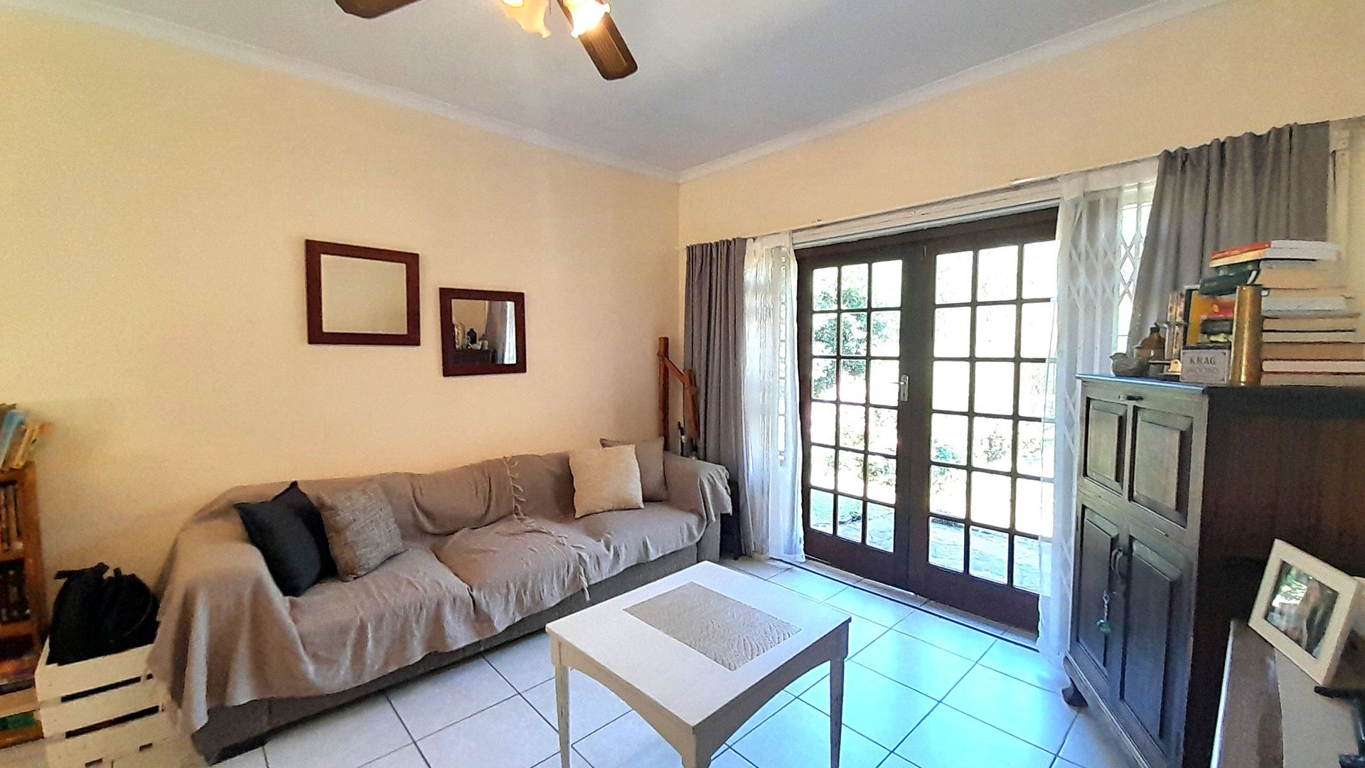 Charming 2 Bedroom Simplex