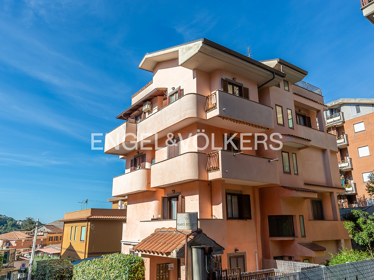 Elegant penthouse in the heart of Marino