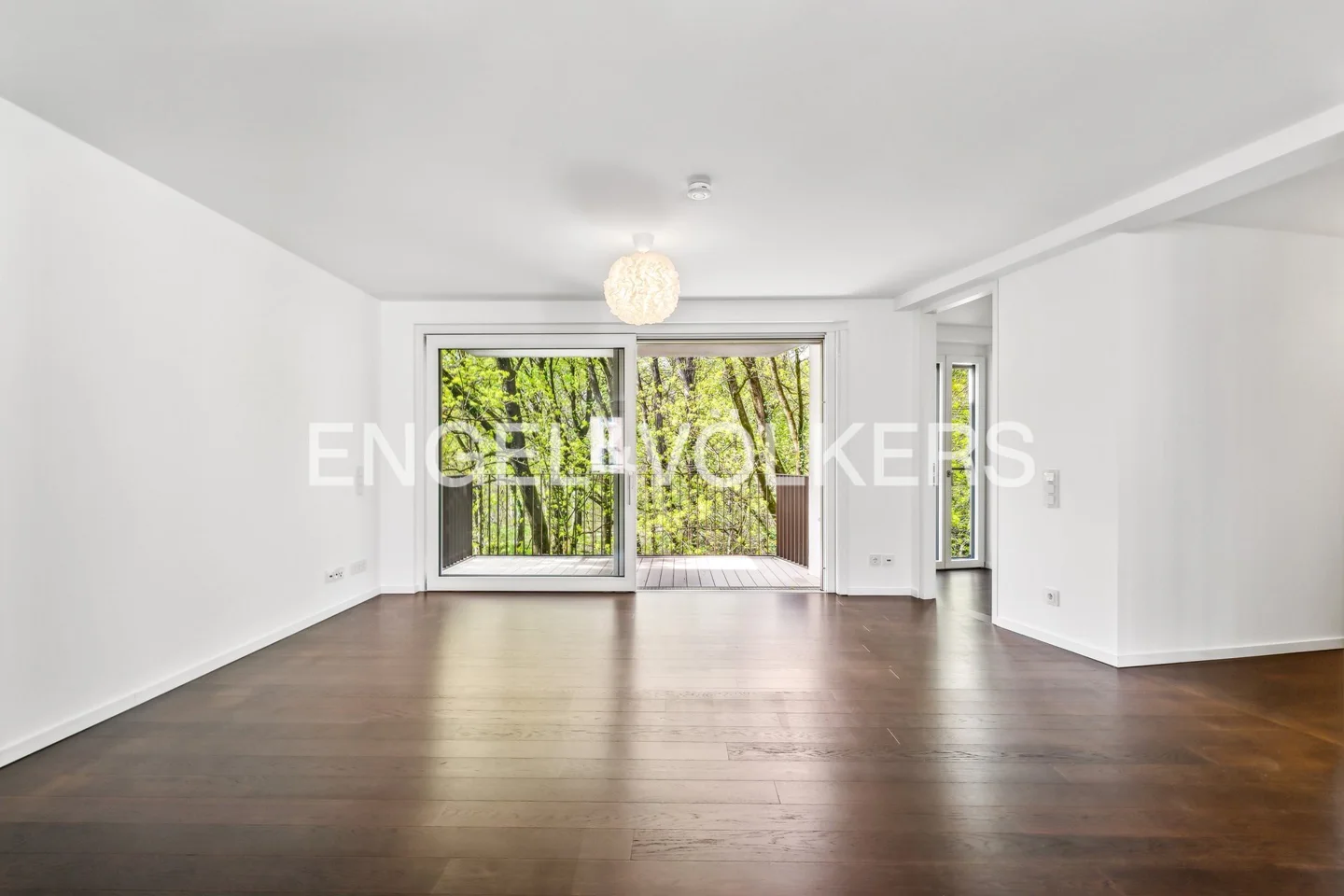 High-end apartment with a view of the Eisbach