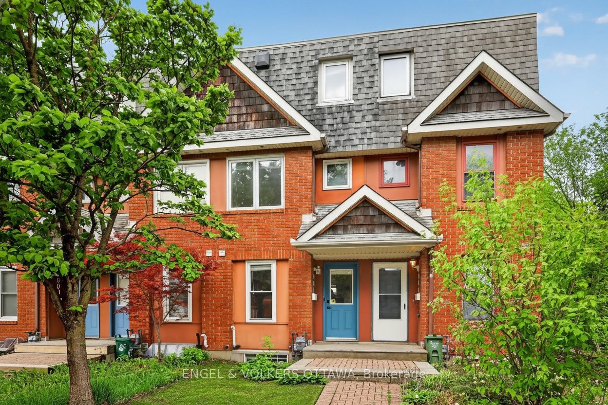 Beautifully Maintained Three-Storey Townhouse in Sandy Hill