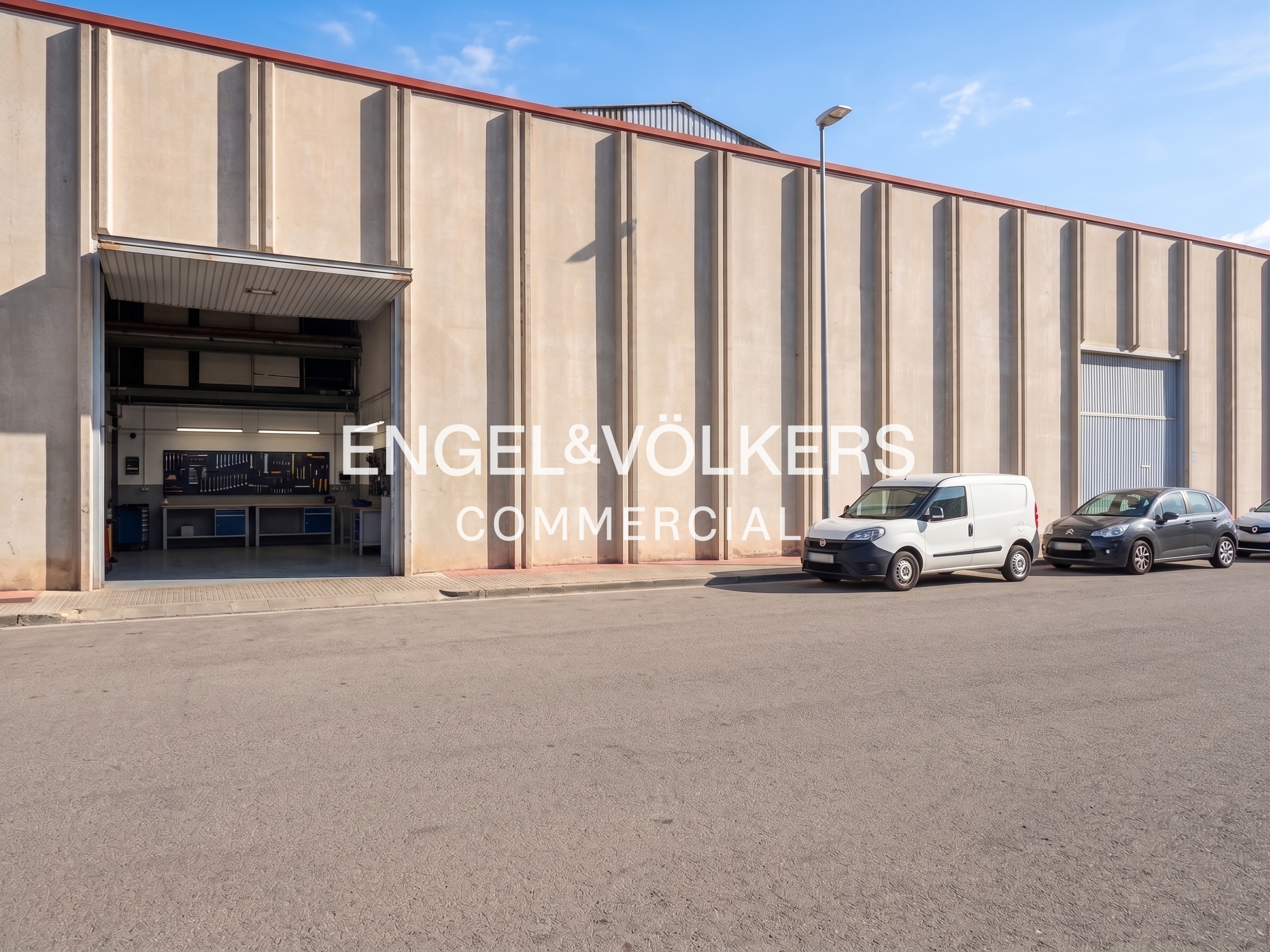Complejo logístico-industrial de 6.147 m² construidos sobre parcela de 5.832 m²