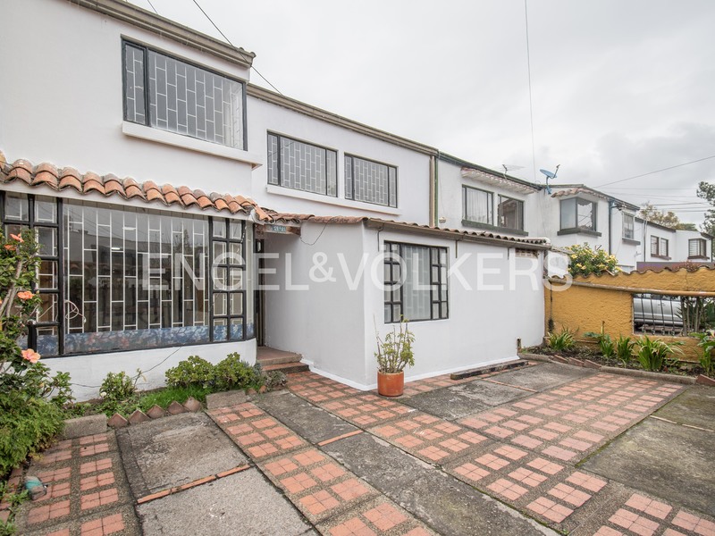 Amplia casa para venta en Las Villas