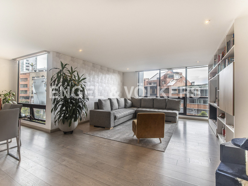 Moderno apartamento con clubhouse para arriendo en Rosales