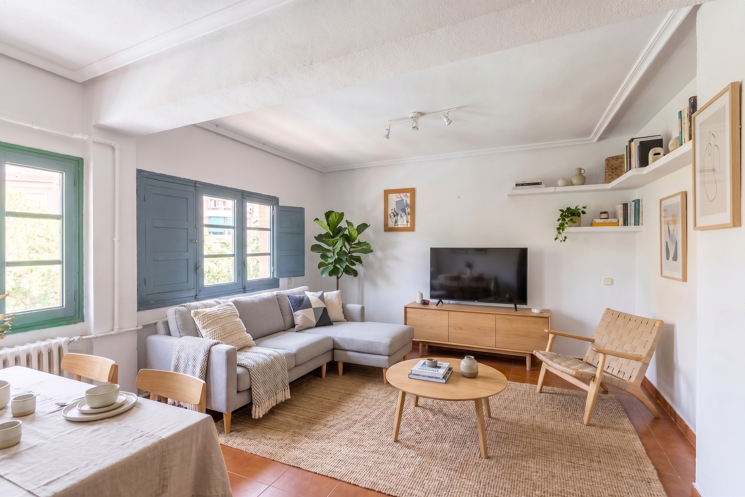 Central 4-Bedroom Flat with Great Potential in Guadalajara