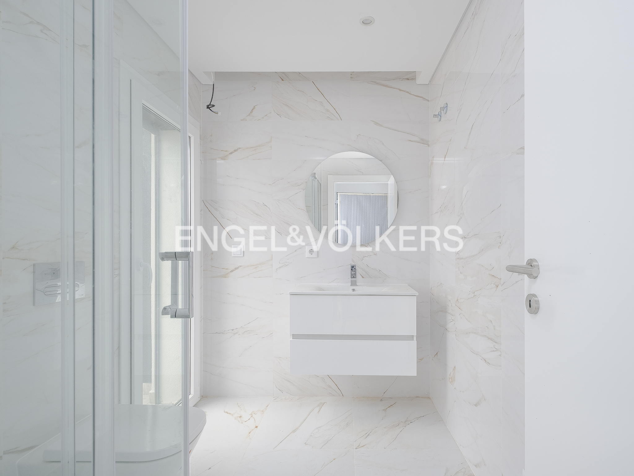 Elegant and Modern One-Bedroom Apartment in Vale de Milhaços