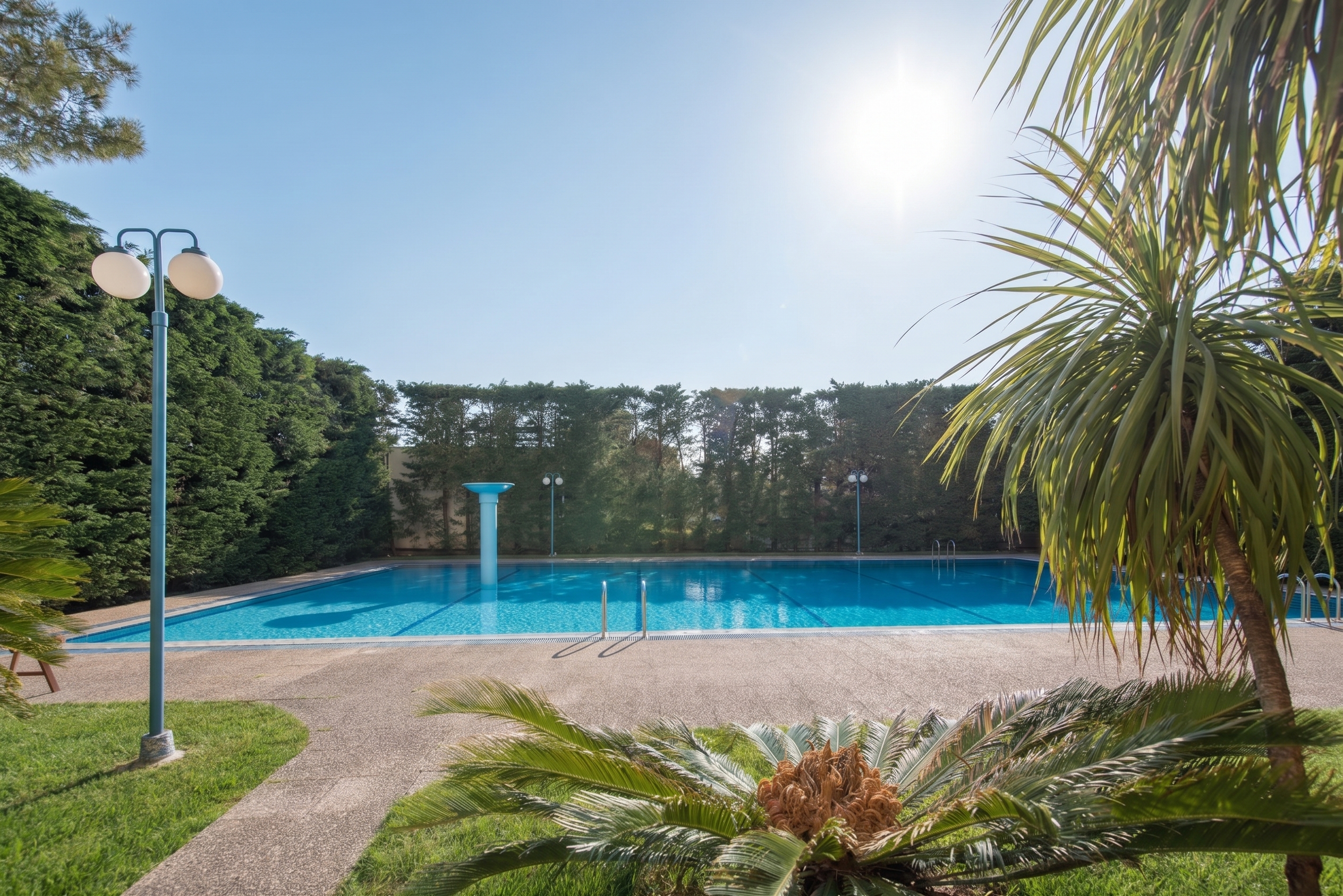 Vollständig renovierte Wohnung mit Pool & Garten in Loutraki [KI-modifiziert]