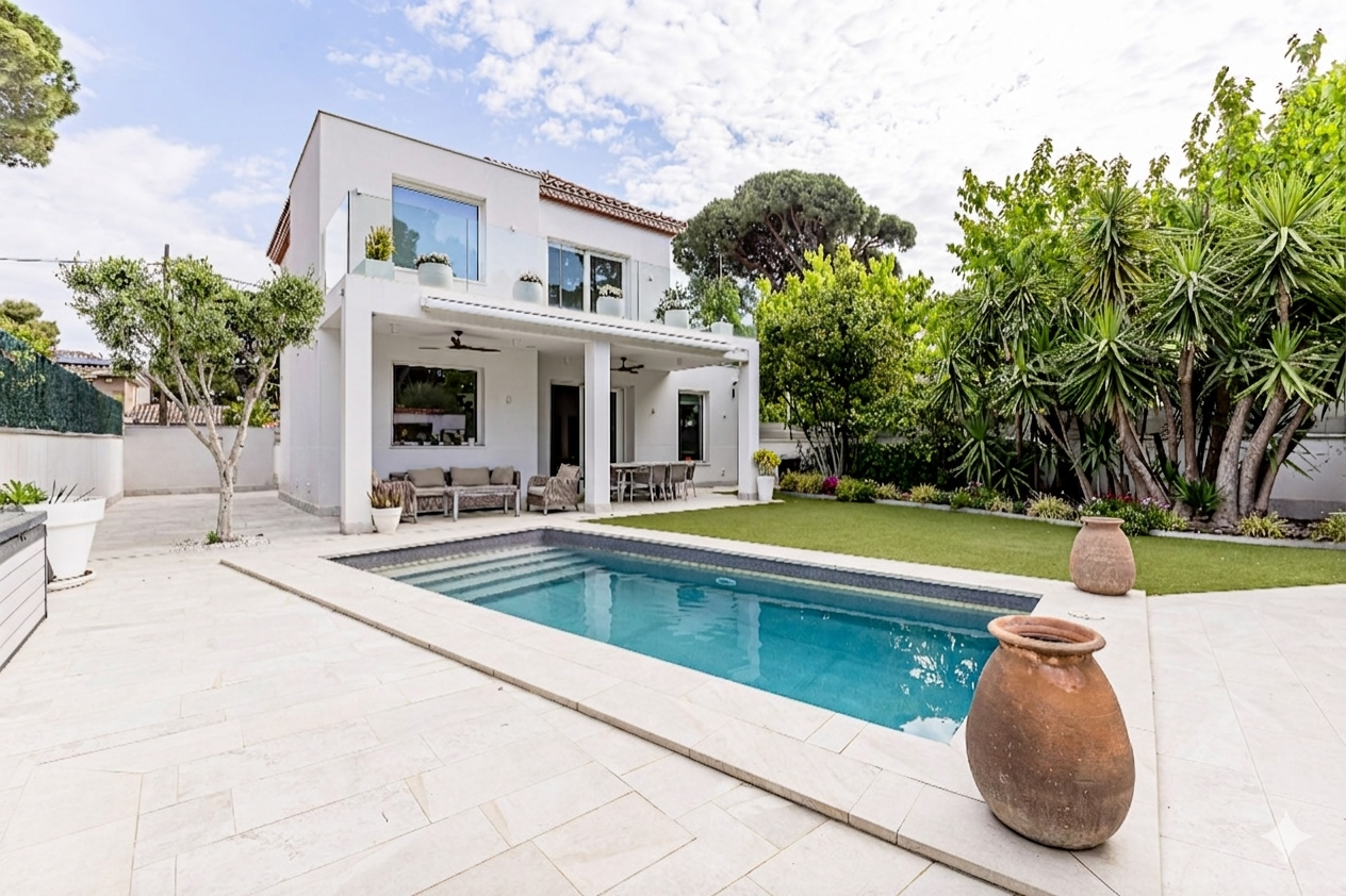 Exclusiva residencia junto al mar en La Pineda