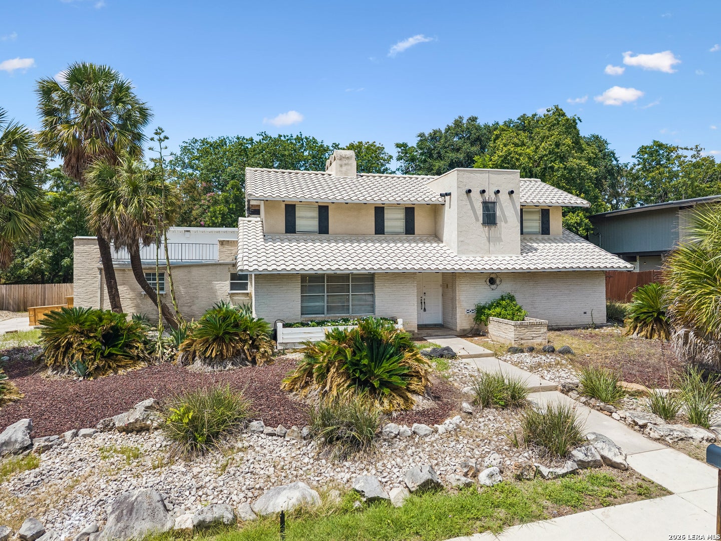 Spanish Mission meets Mid-Century Modern