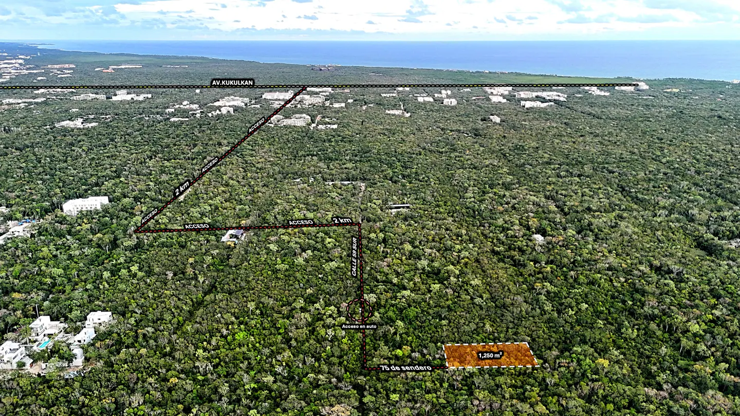 Aerial view of a property surrounded by lush green forest, with distance markers to Av. Kukulcan and access points.