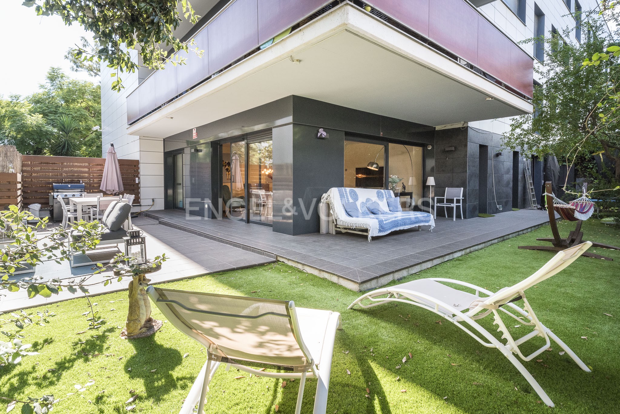 Temporary apartment with pool and garden in Sitges