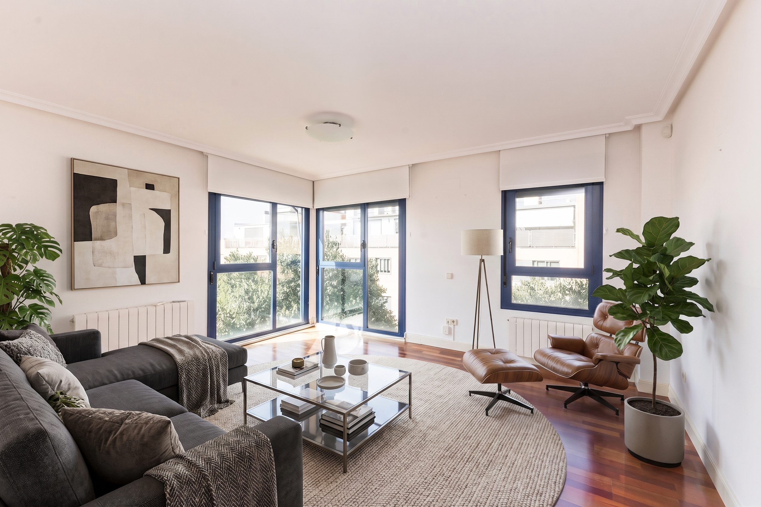 Discover elegance in Barajas, Madrid: bright apartment with pool, underground garage, concierge and top security, minutes from the airport and IFEMA